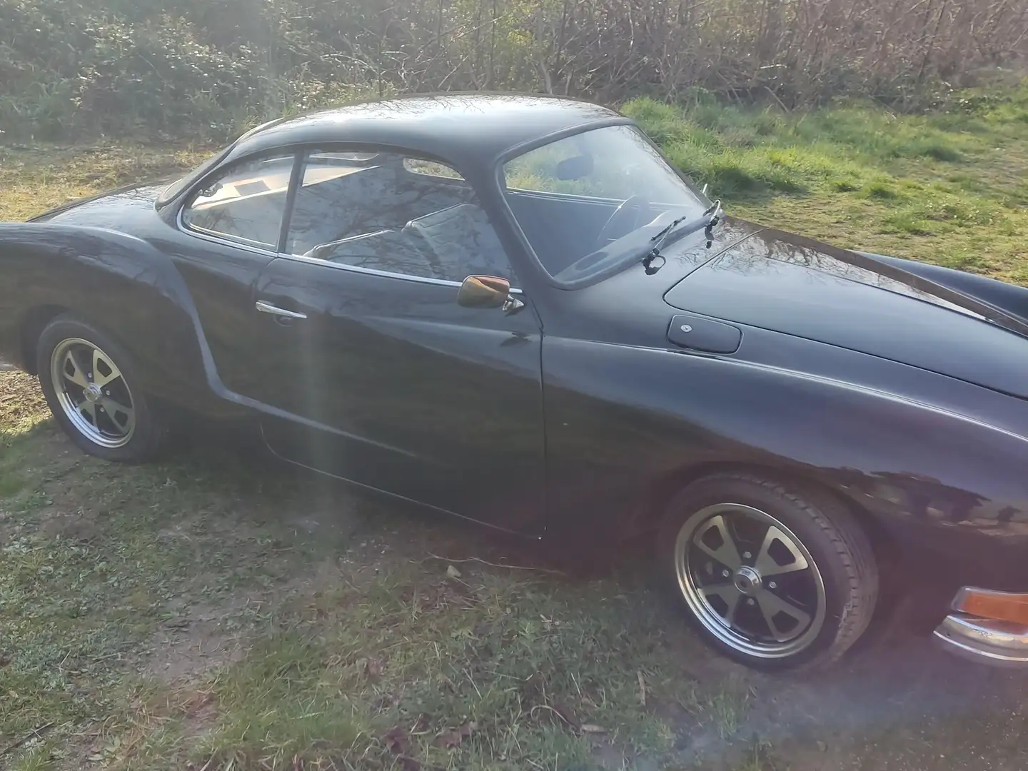 Oldtimer Volkswagen Karmann Ghia Schwarz - 2