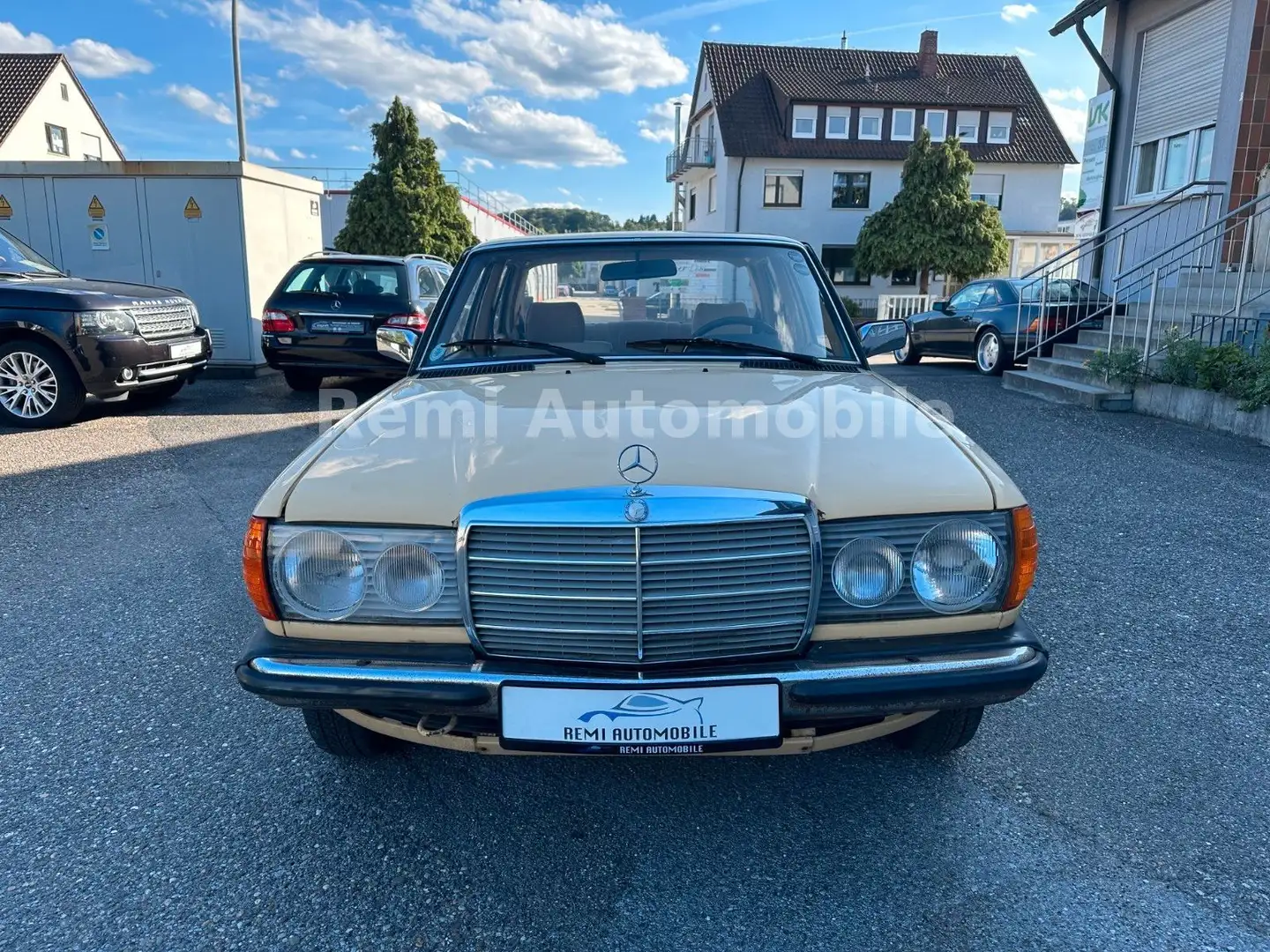 Mercedes-Benz E 230 W 123 Schiebedach TÜV Neu Oldtimer Gutacht Amarillo - 2