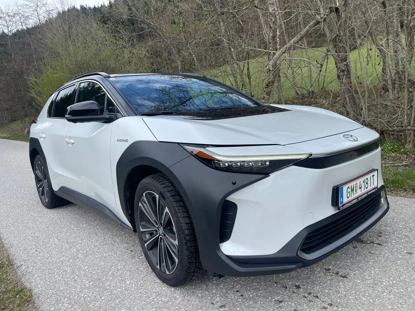 Toyota bZ4X BZ4X Allrad Elektro 71,4kWh Aut. Weiß - 2