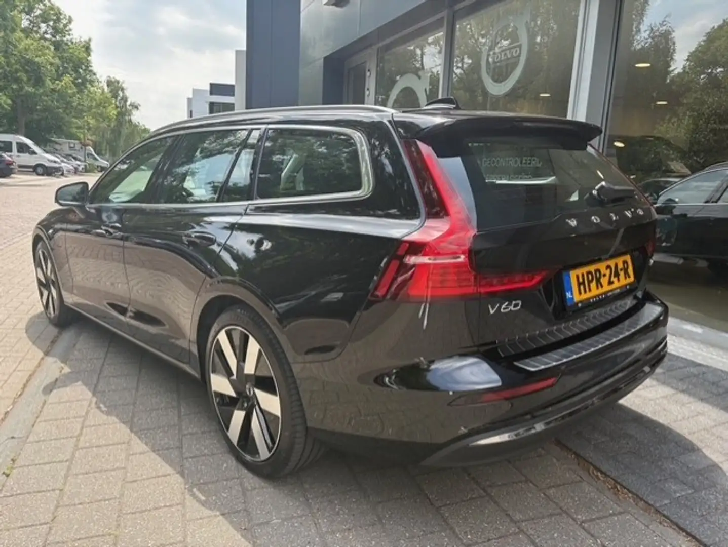 Volvo V60 T6 AWD Essential | DEMO | Parkeercamera | Verwarmb Noir - 2