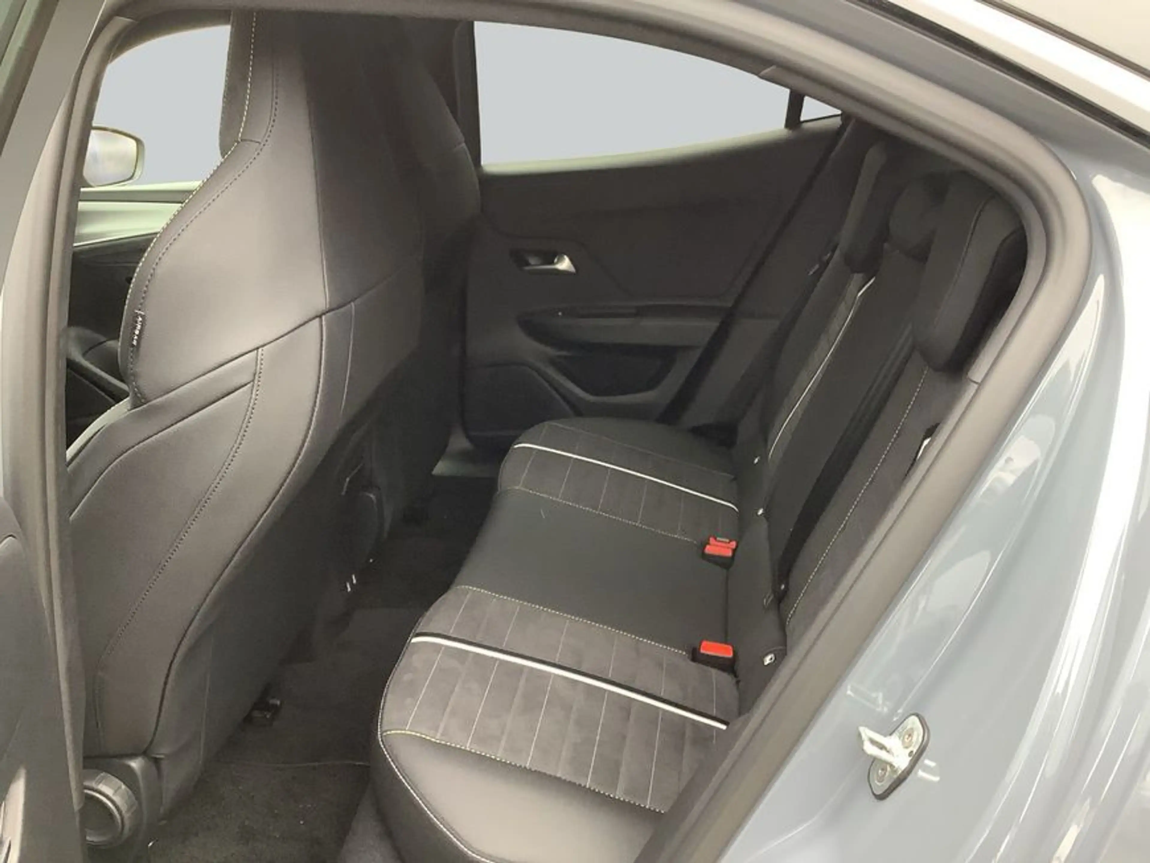 Opel Mokka-E GSE — photo 10
