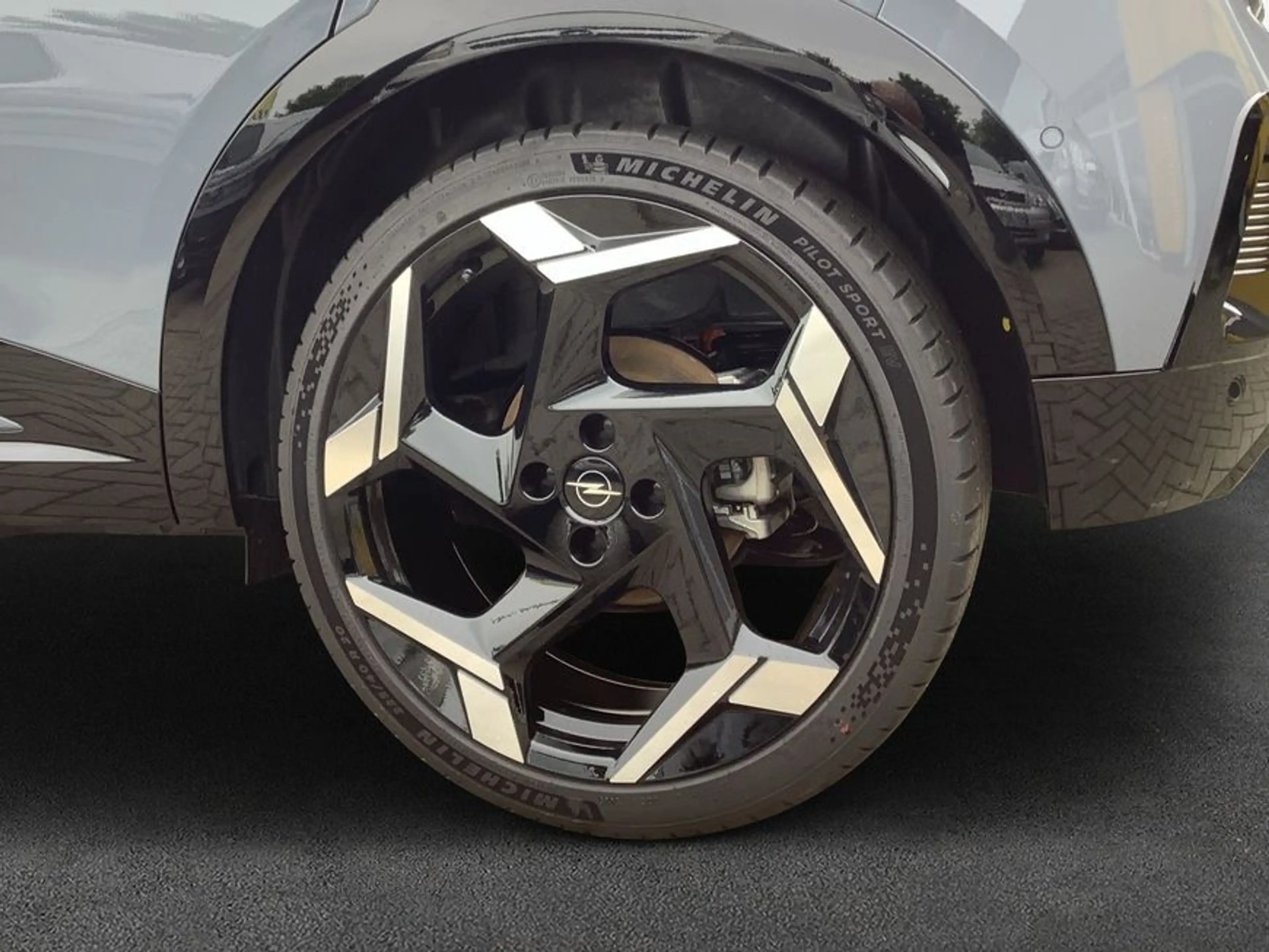 Opel Mokka-E GSE — photo 8