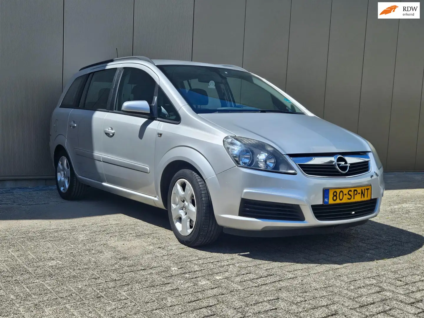 Opel Zafira 1.8 Executive 7 PERSONEN Сірий - 1