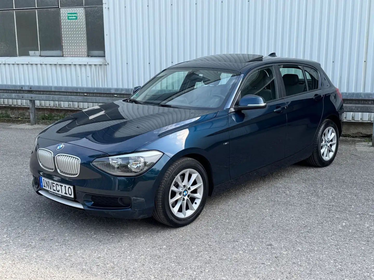 BMW 116 i*Lim.*Aut.*Urban Line*Navi*Schiebedach* Blau - 1