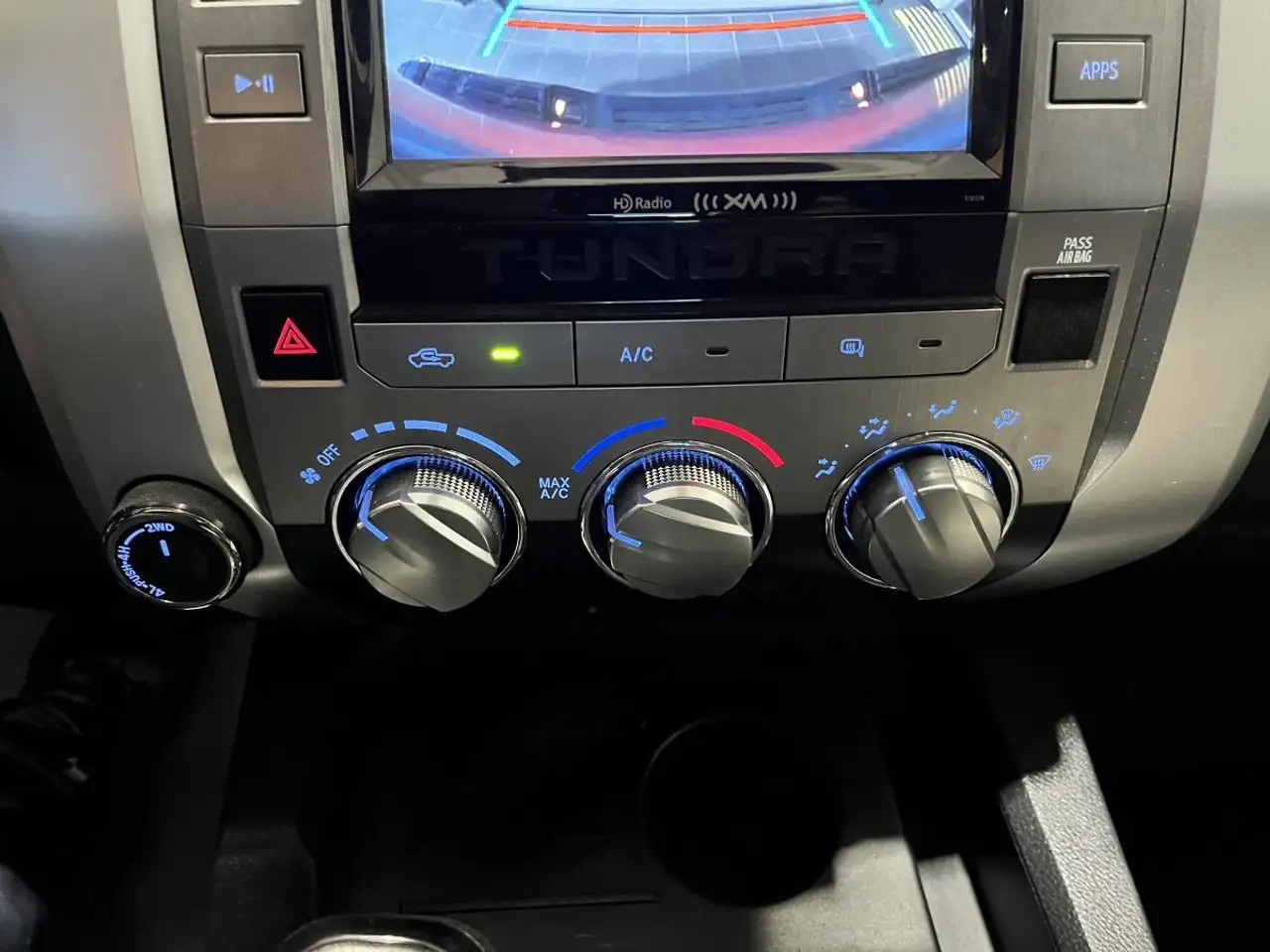 Toyota Tundra снимка Toyota Tundra