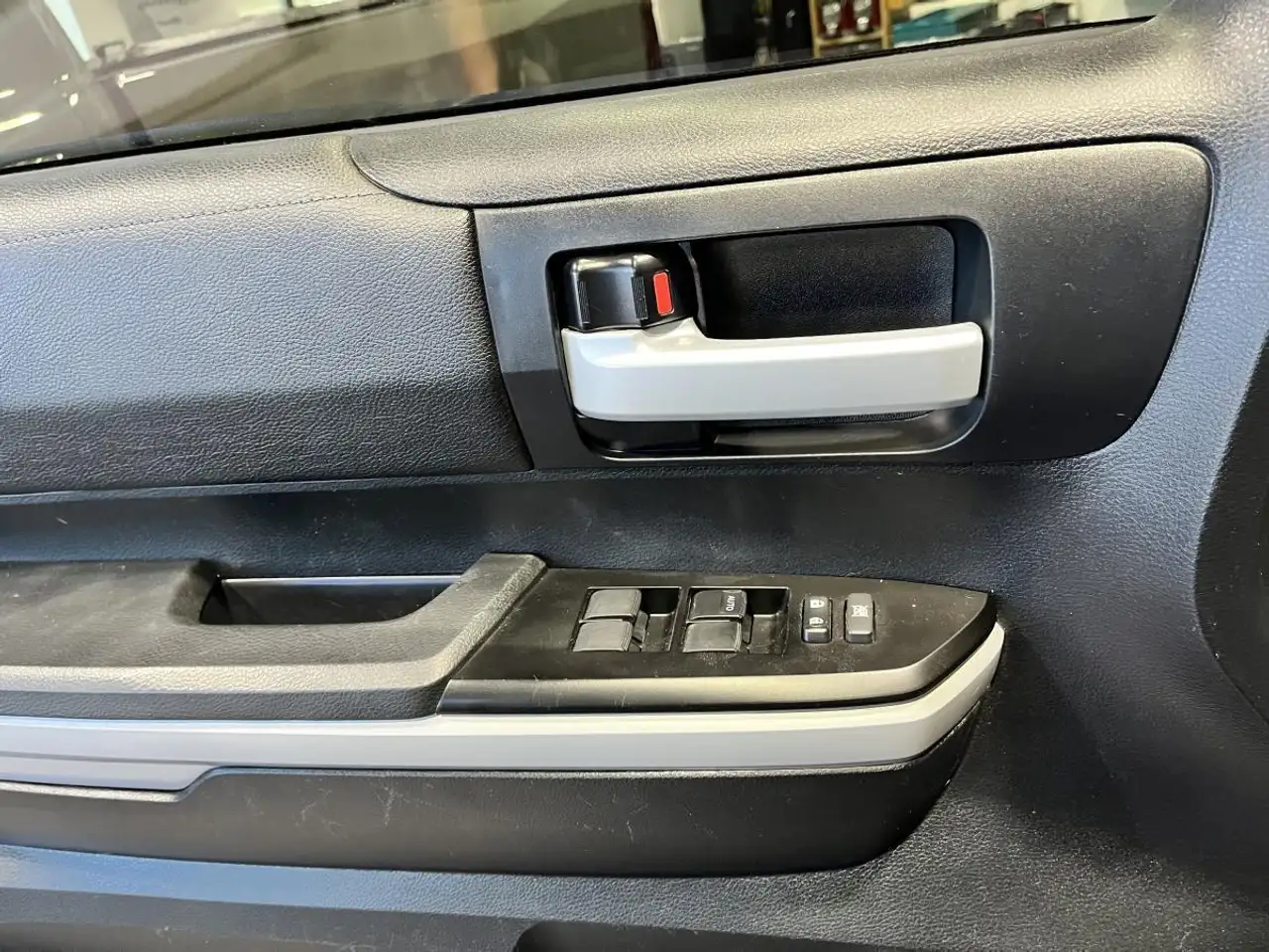 Toyota Tundra снимка Toyota Tundra