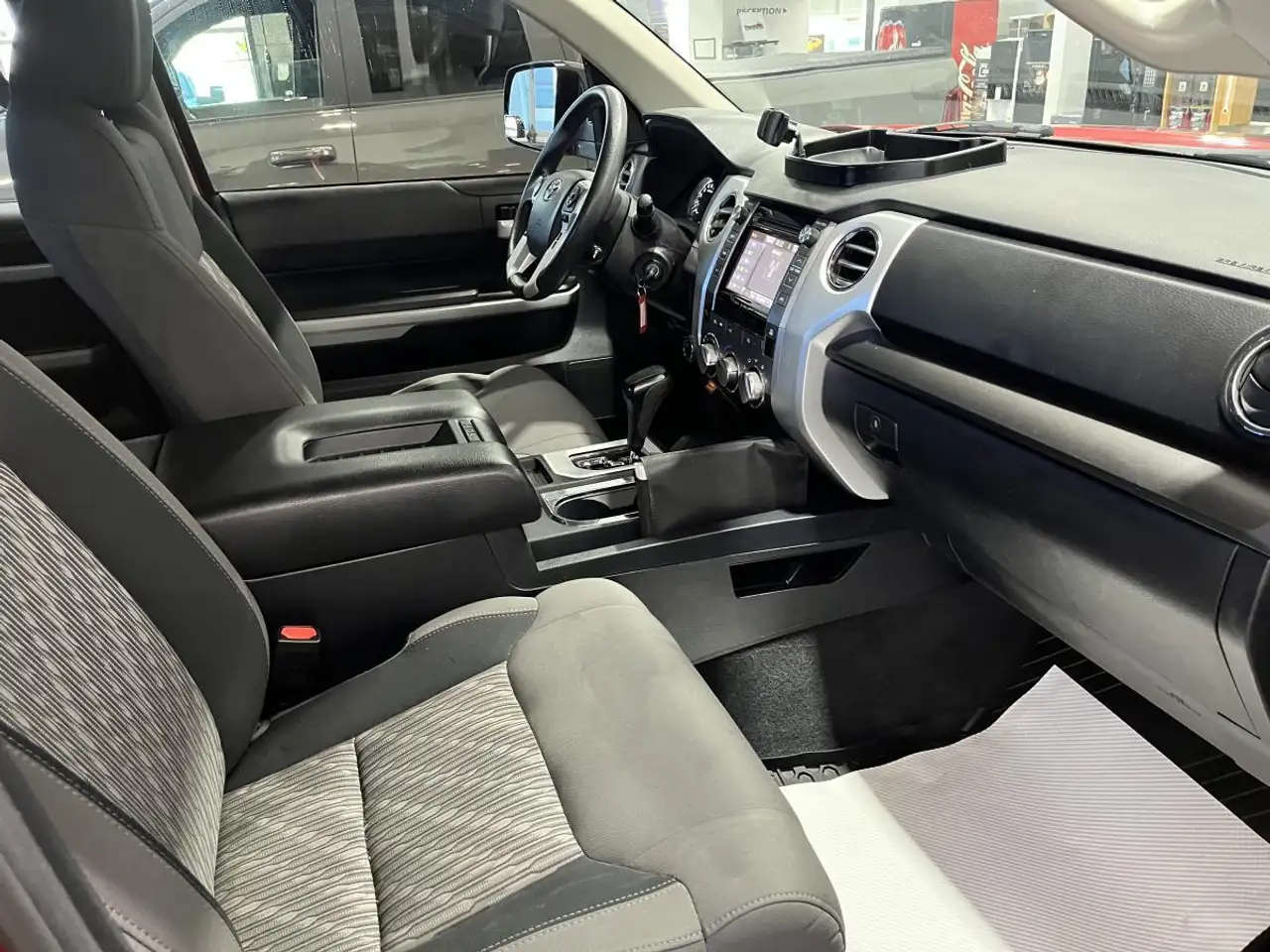 Toyota Tundra снимка Toyota Tundra