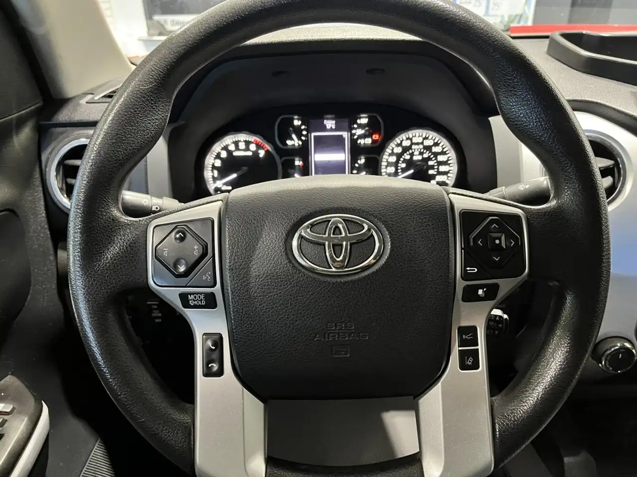 Toyota Tundra снимка Toyota Tundra