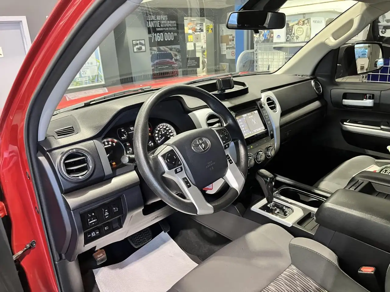 Toyota Tundra снимка Toyota Tundra