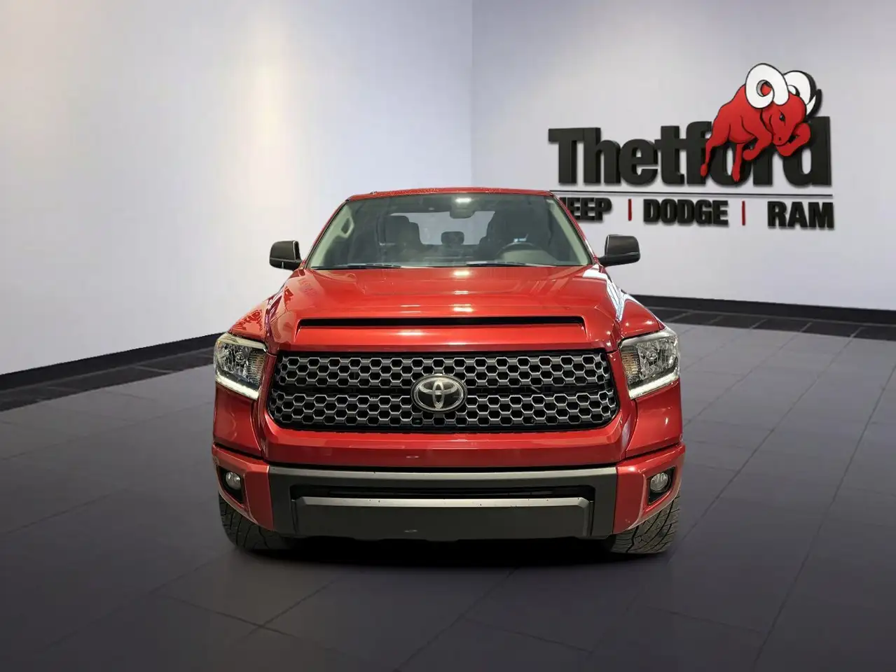 Toyota Tundra снимка Toyota Tundra
