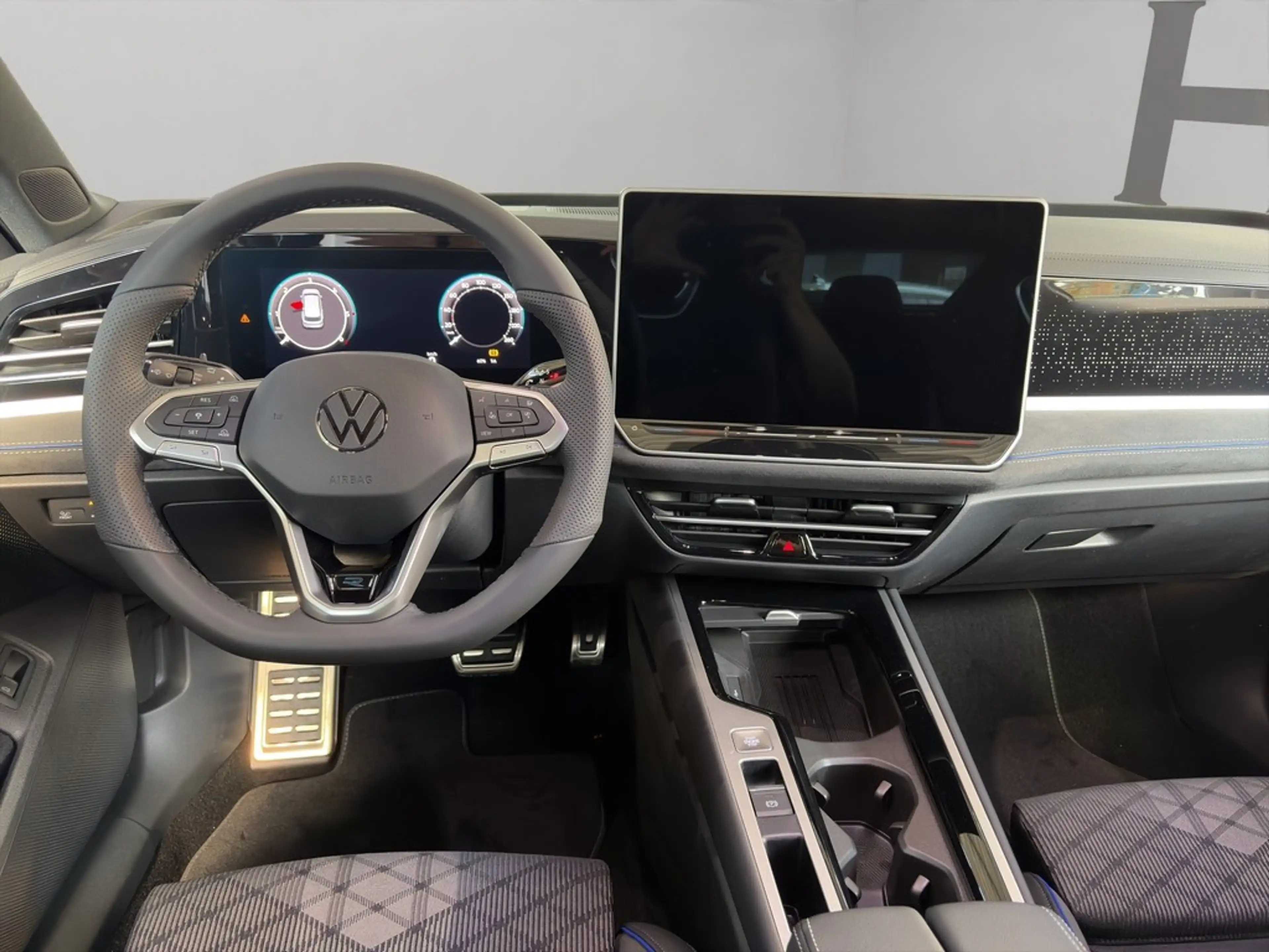 Volkswagen Passat R-Line 2,0 l TDI SCR 110 kW (150 PS) DSG — photo 13