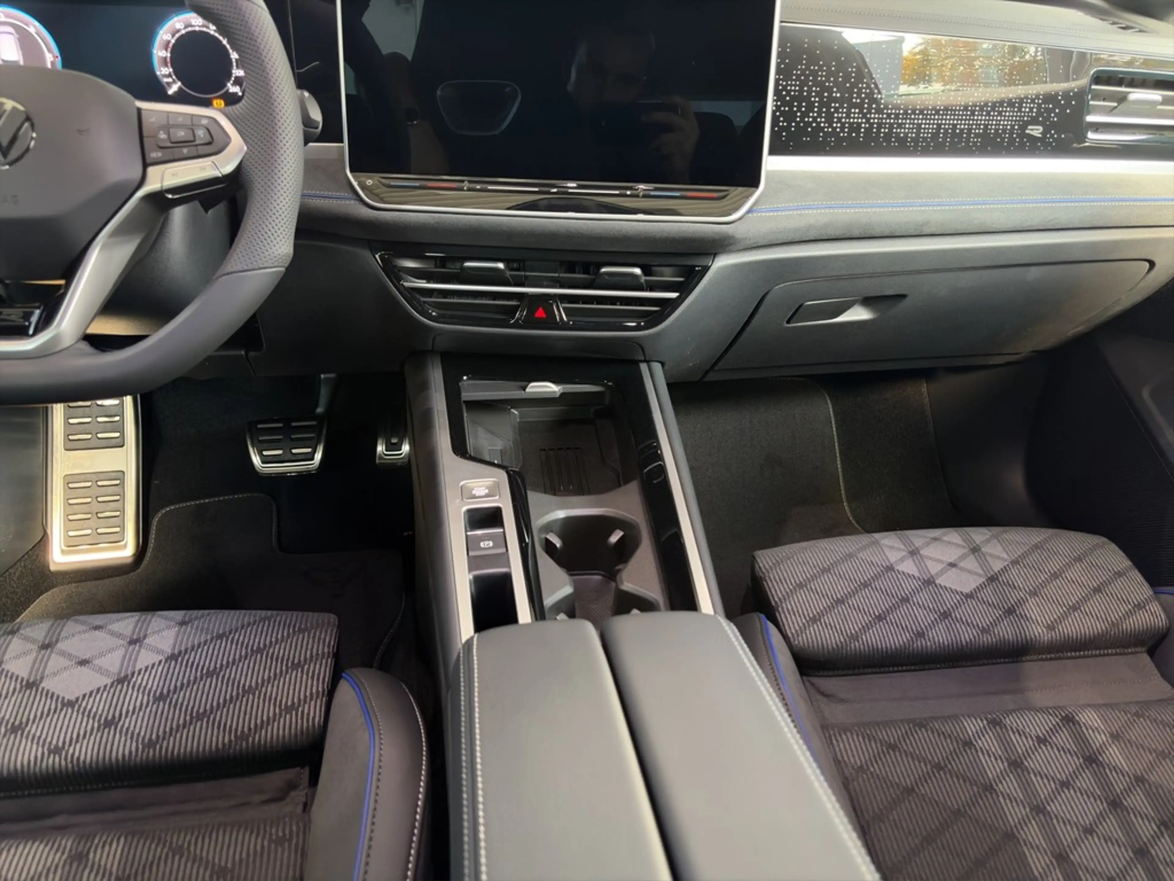 Volkswagen Passat R-Line 2,0 l TDI SCR 110 kW (150 PS) DSG — photo 15