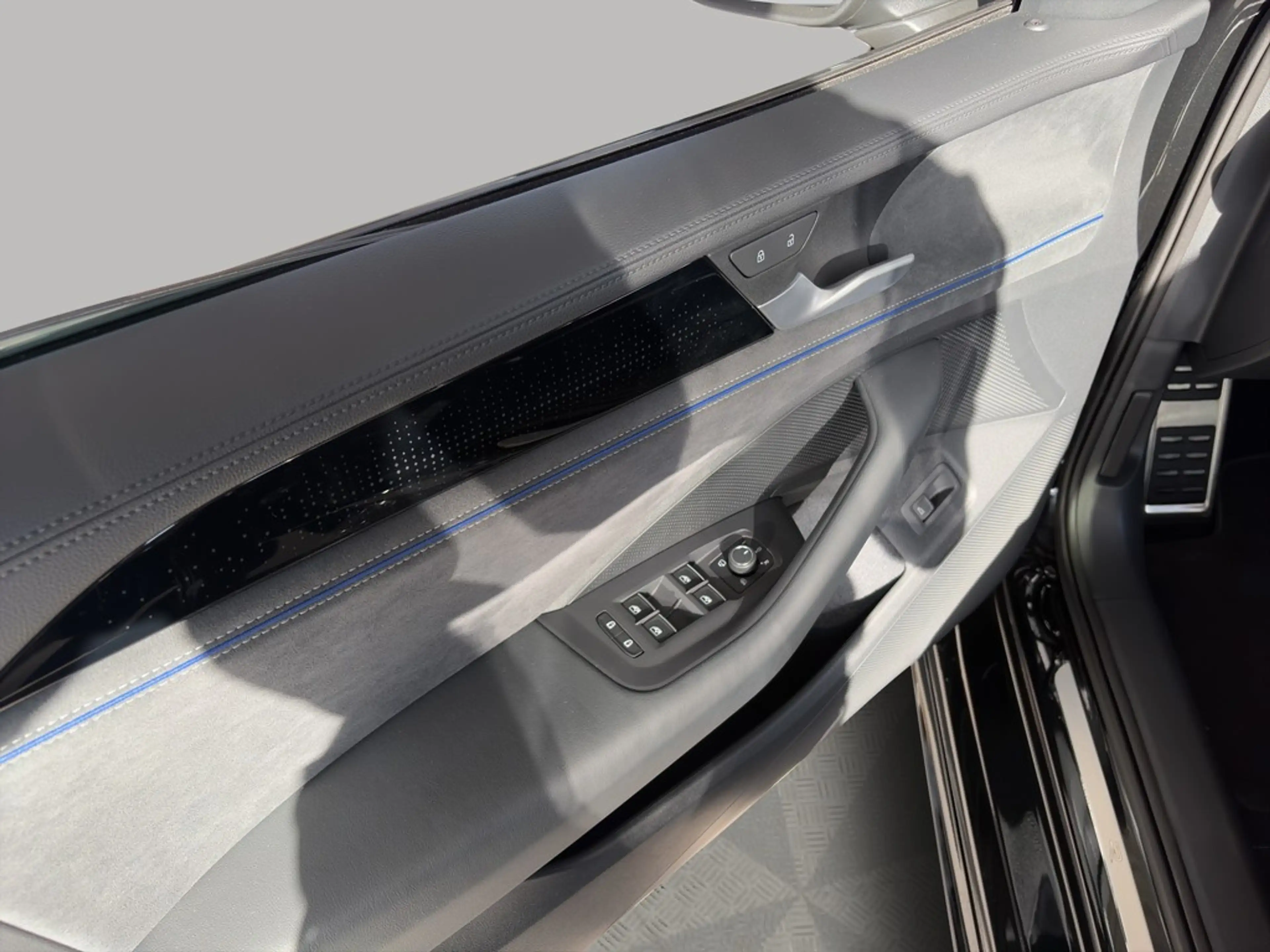 Volkswagen Passat R-Line 2,0 l TDI SCR 110 kW (150 PS) DSG — photo 9