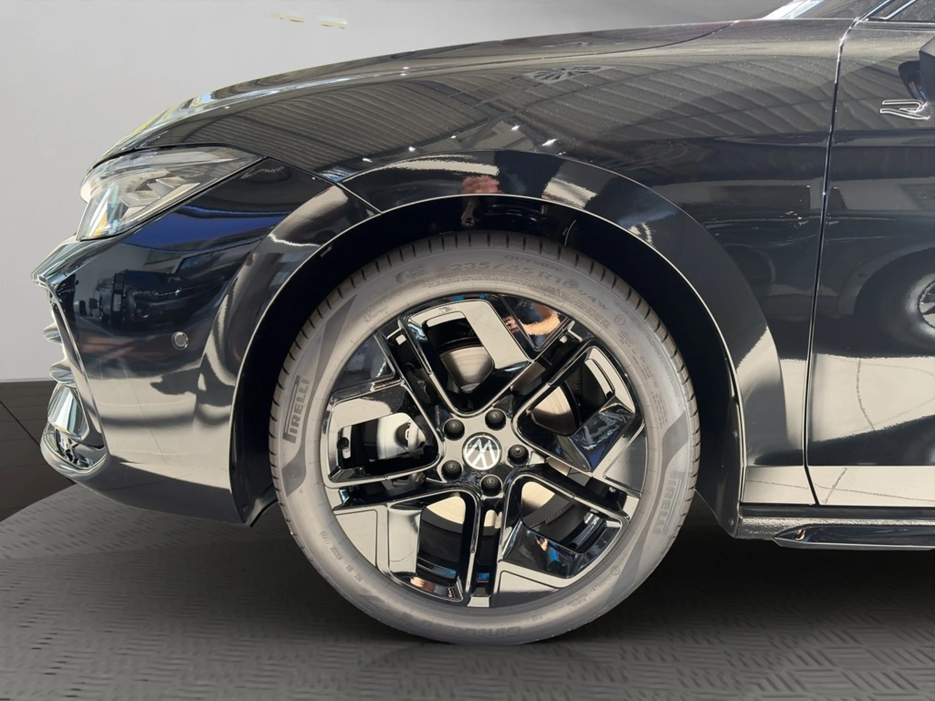 Volkswagen Passat R-Line 2,0 l TDI SCR 110 kW (150 PS) DSG — photo 2
