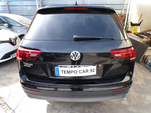 Volkswagen Tiguan view 5