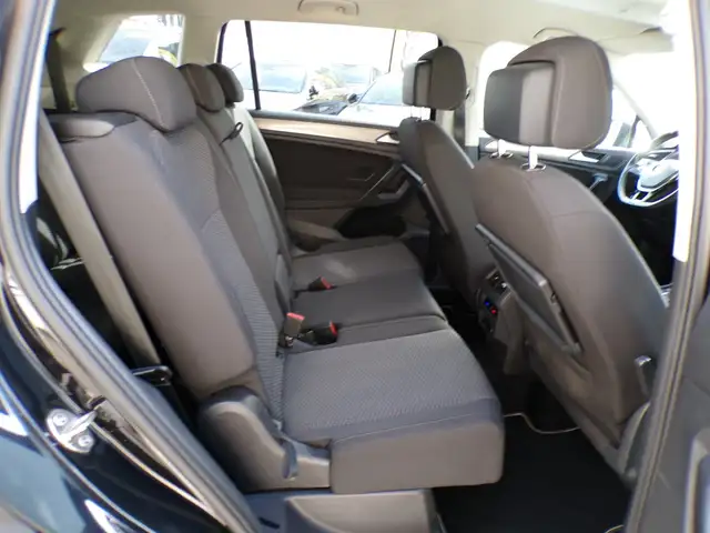 Volkswagen Tiguan view 13