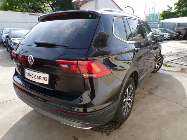 Volkswagen Tiguan view 3