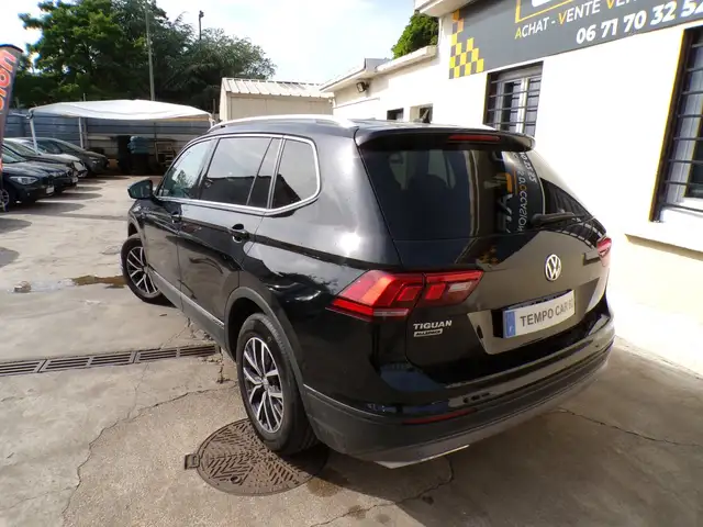 Volkswagen Tiguan view 4