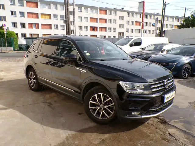 Volkswagen Tiguan view 2