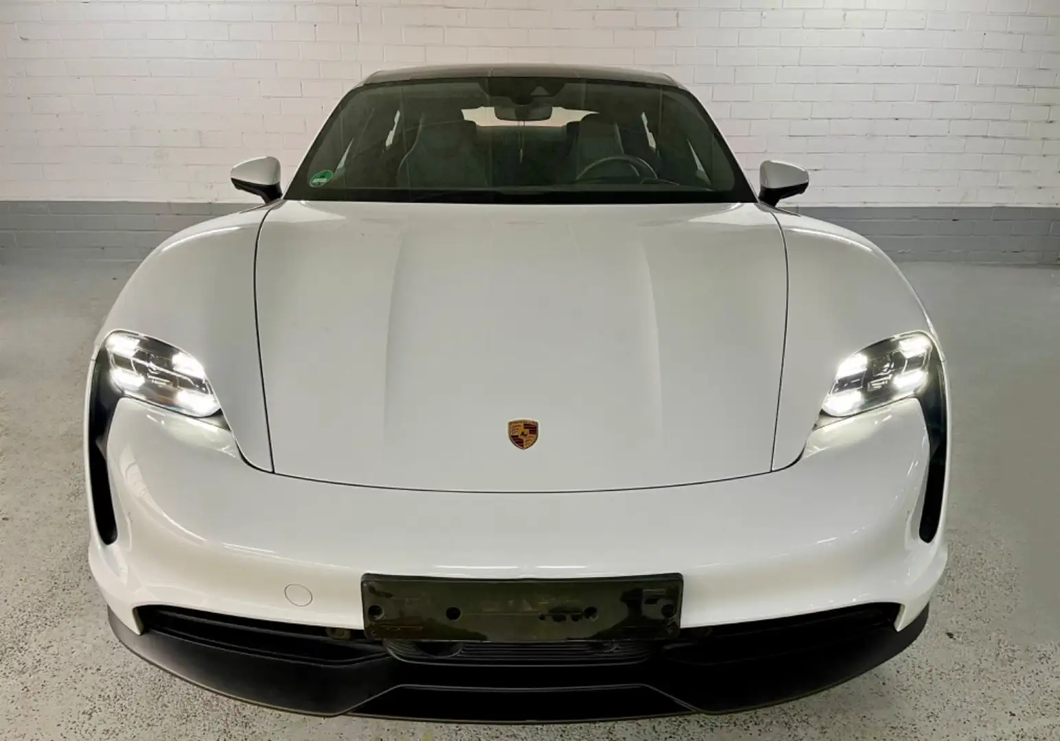 Porsche Taycan PLUS 4 S Performance + PSCB -21 Zoll Weiß - 2