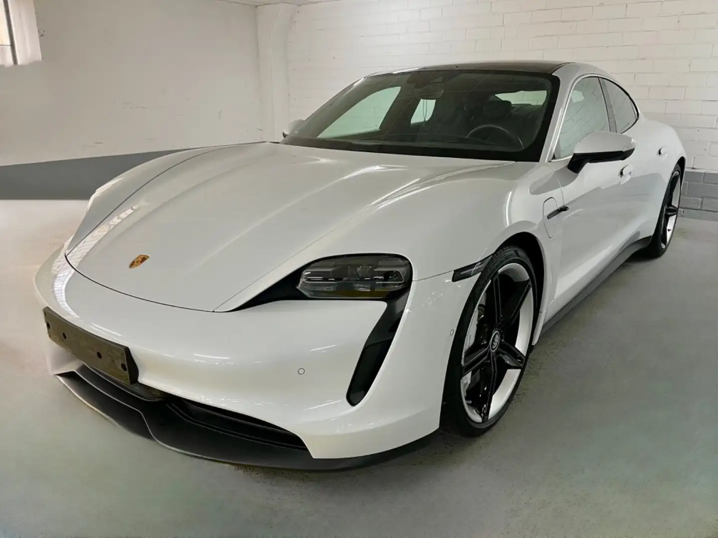 Porsche Taycan PLUS 4 S Performance + PSCB -21 Zoll Weiß - 1