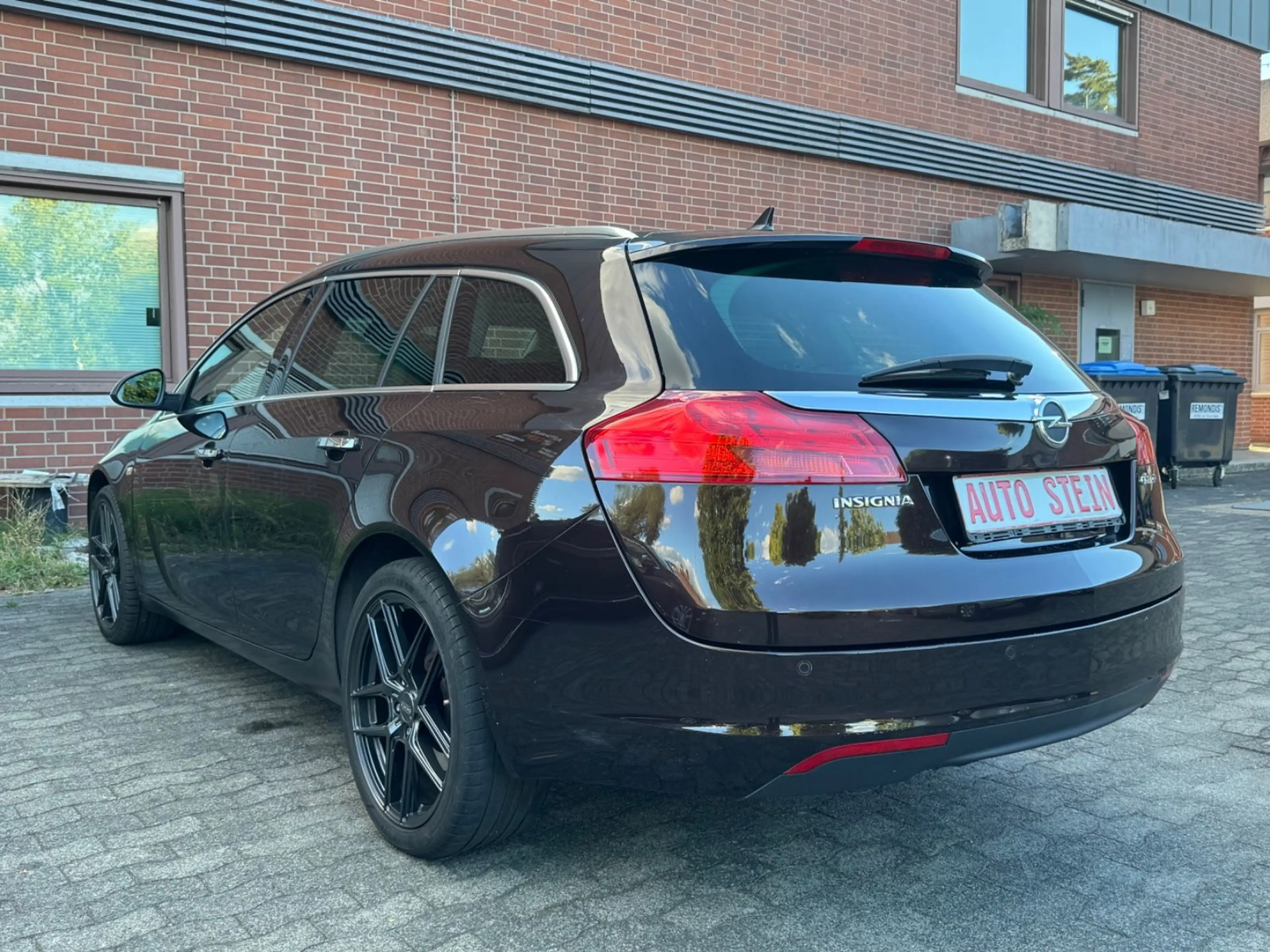 Opel Insignia A Sports Tourer 4x4 *LEDER*PANO*TEMPO* — photo 7
