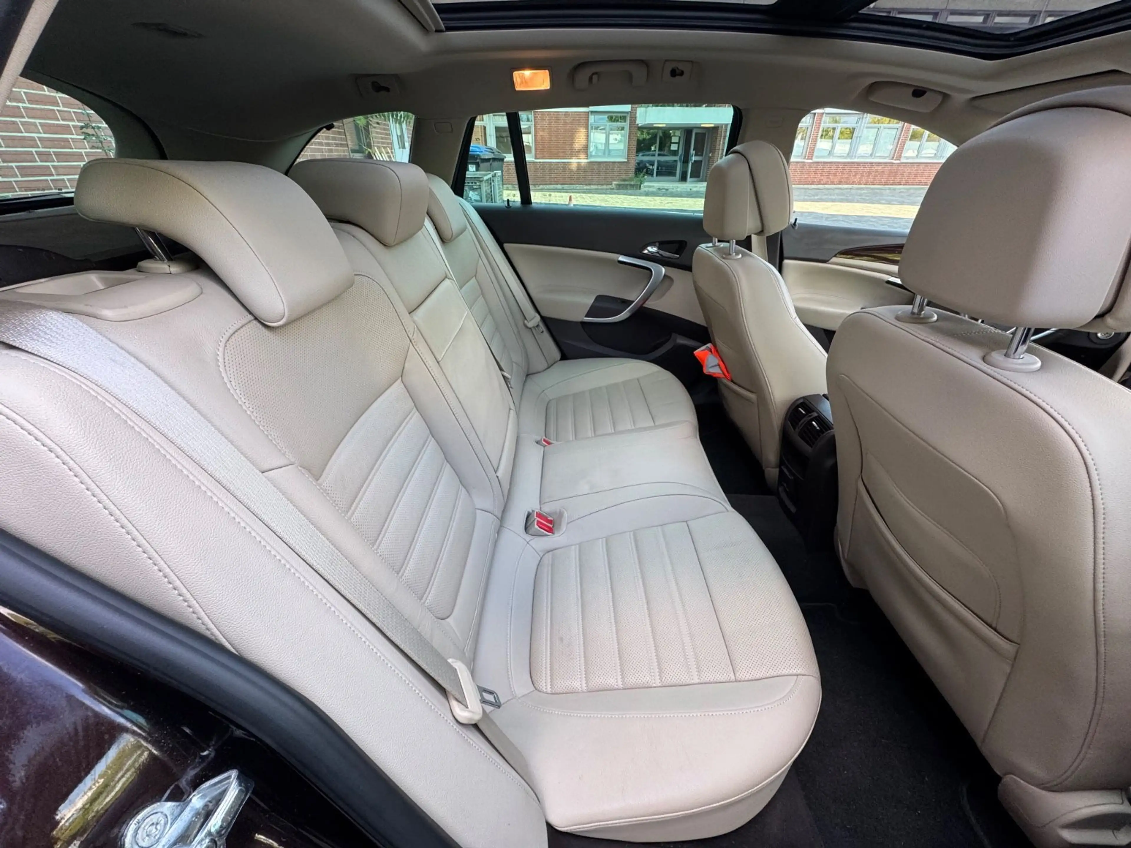 Opel Insignia A Sports Tourer 4x4 *LEDER*PANO*TEMPO* — photo 13