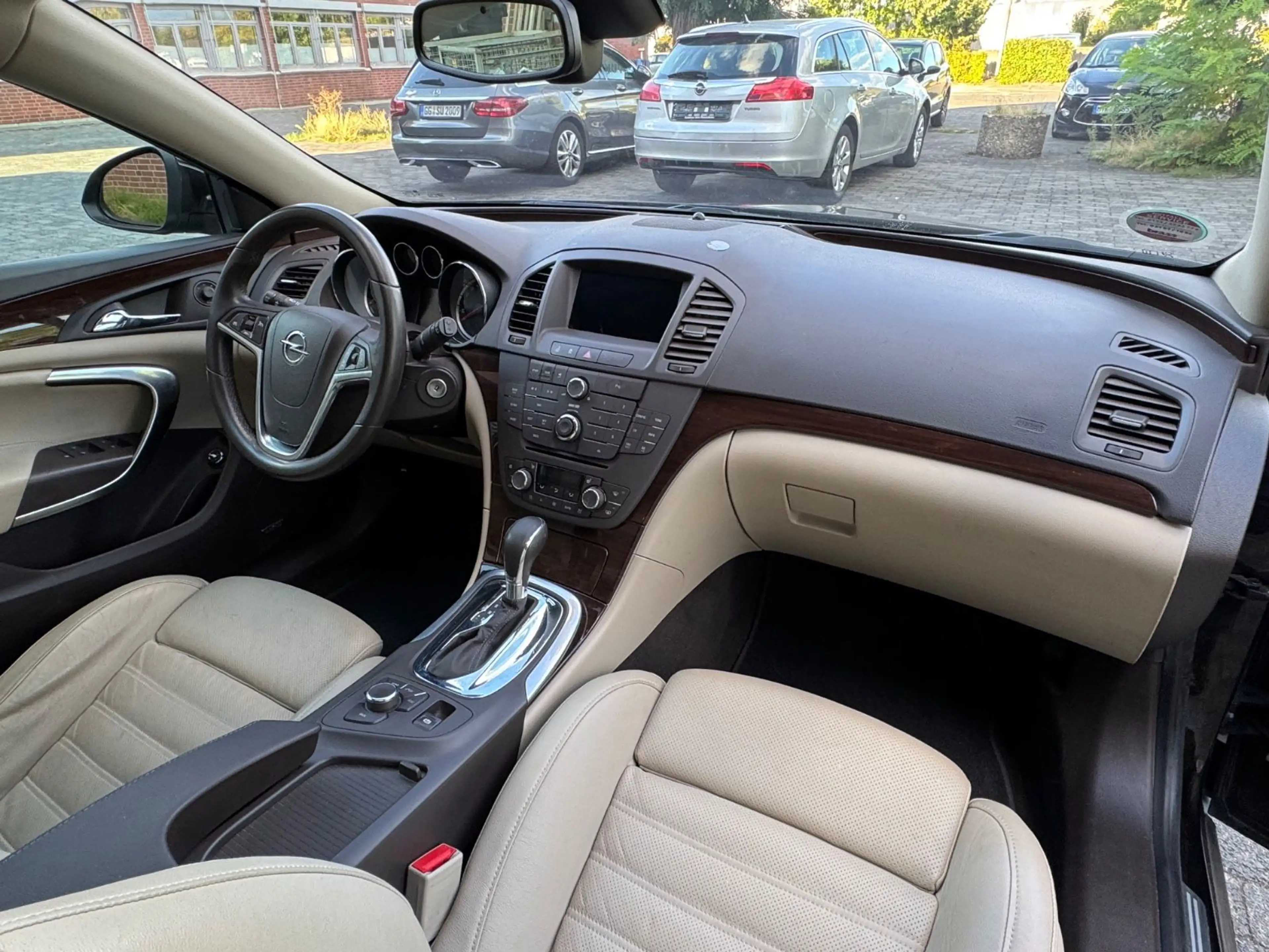 Opel Insignia A Sports Tourer 4x4 *LEDER*PANO*TEMPO* — photo 10