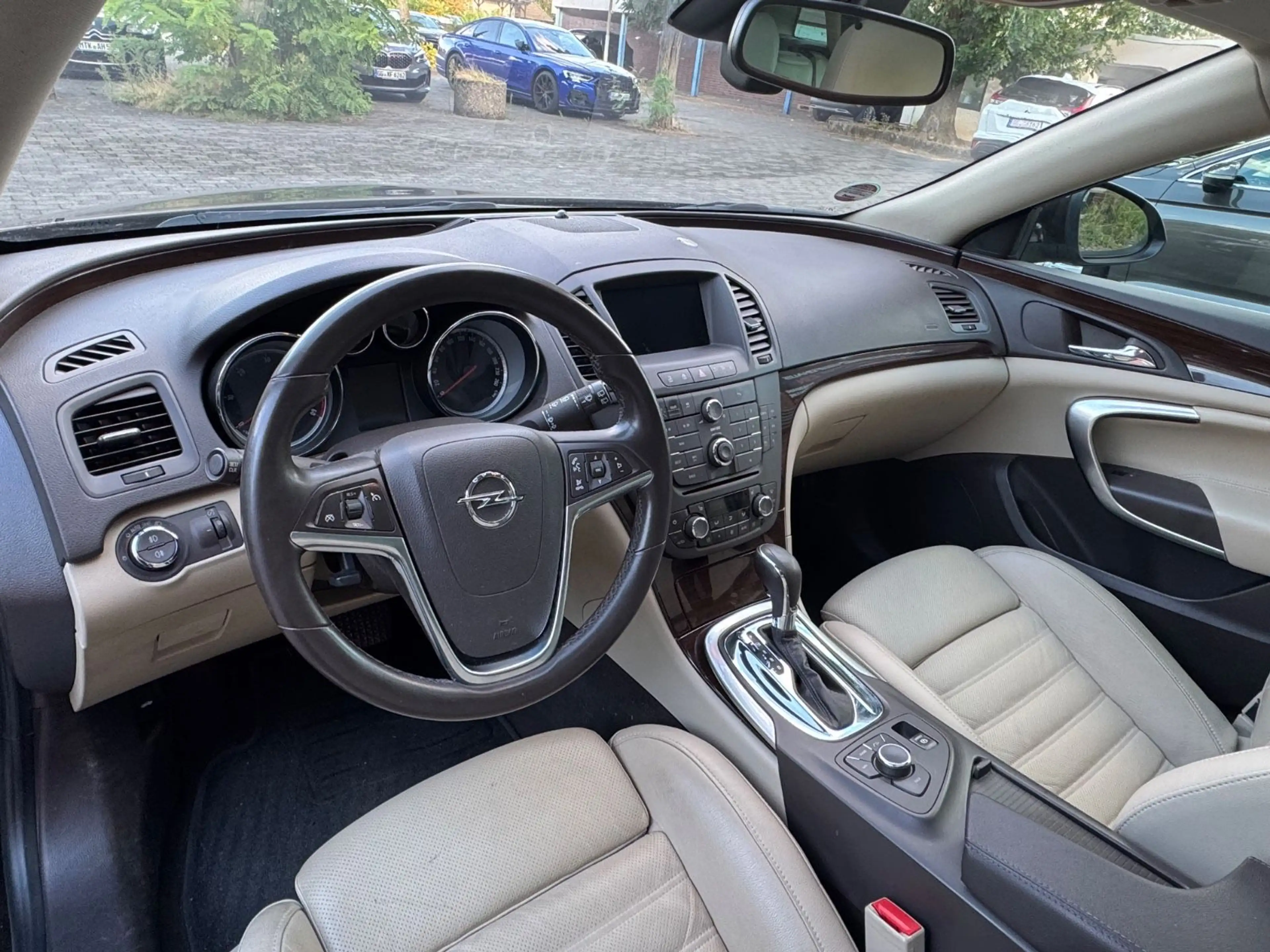 Opel Insignia A Sports Tourer 4x4 *LEDER*PANO*TEMPO* — photo 9