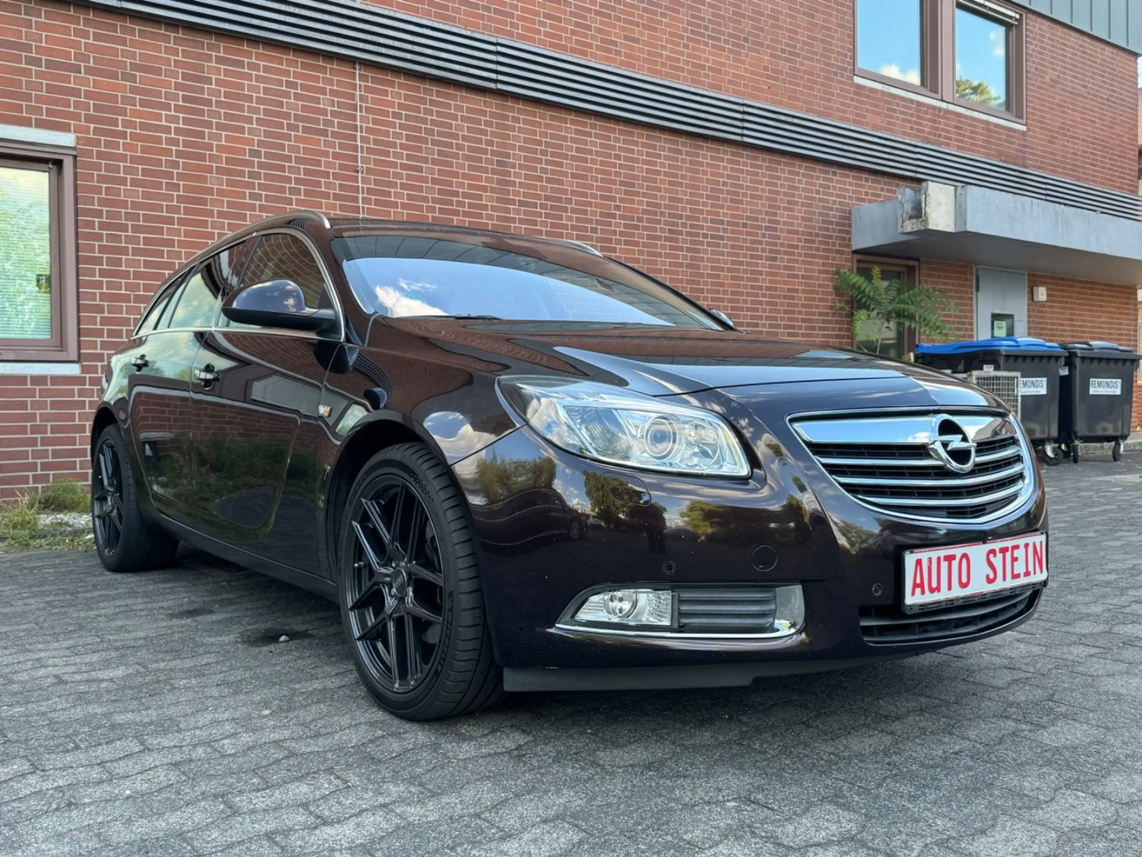 Opel Insignia A Sports Tourer 4x4 *LEDER*PANO*TEMPO* — photo 3