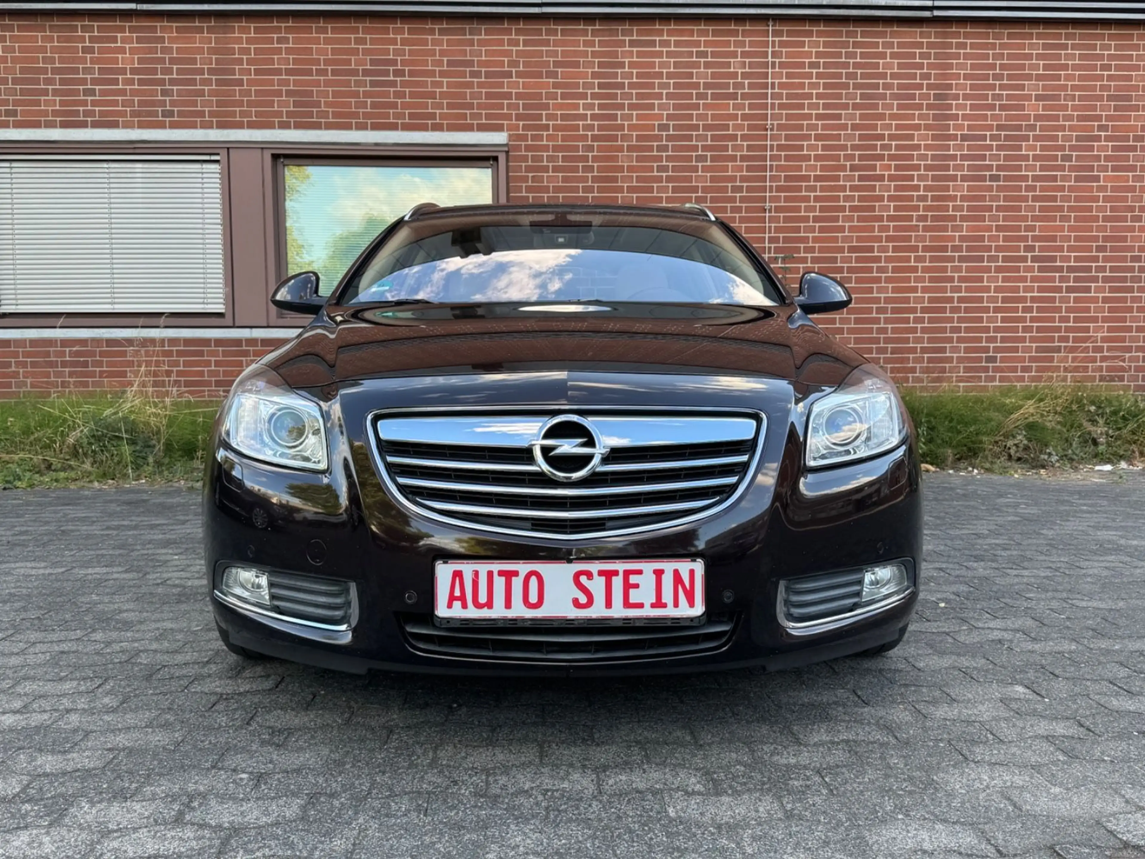 Opel Insignia A Sports Tourer 4x4 *LEDER*PANO*TEMPO* — photo 2