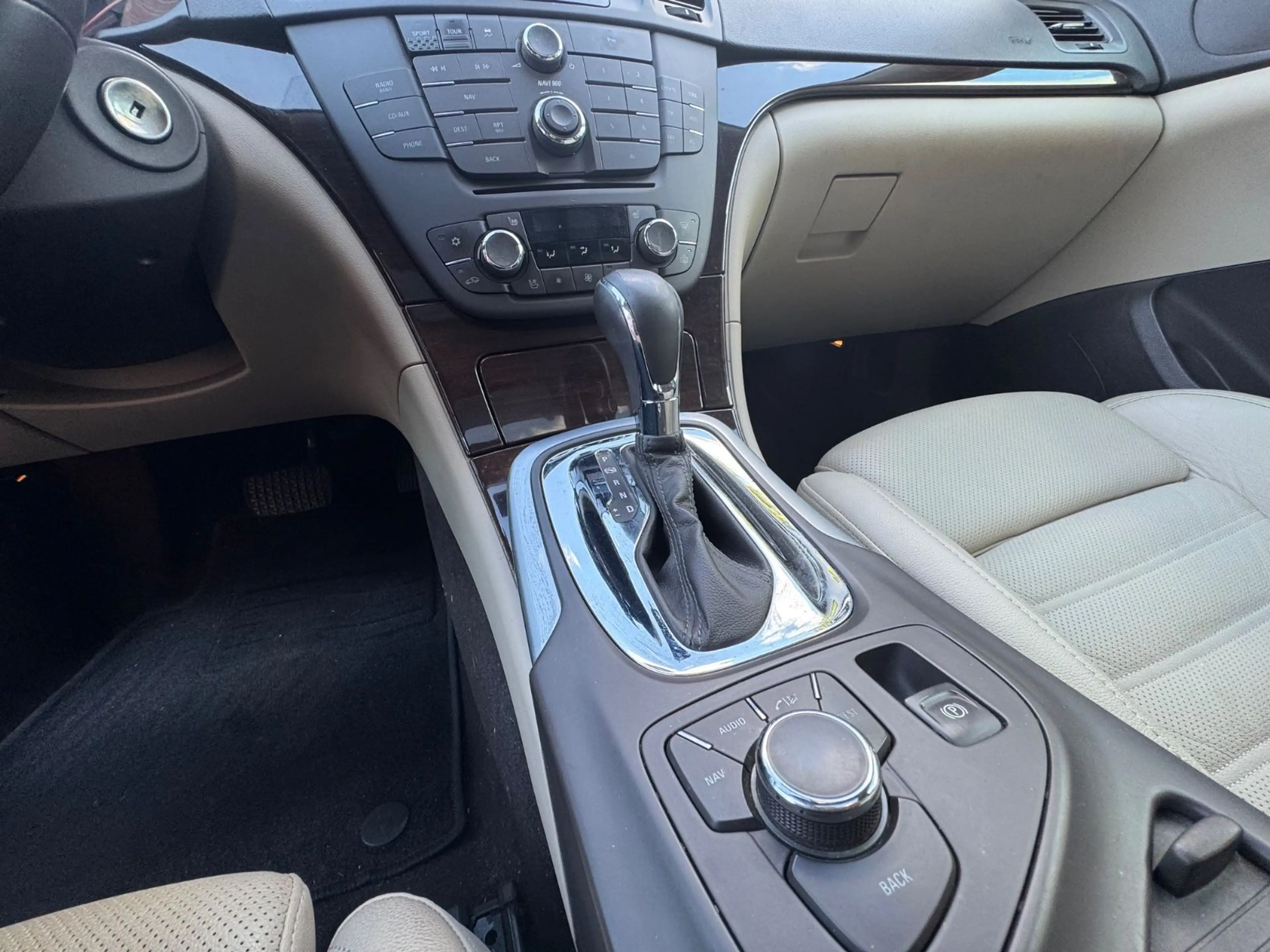 Opel Insignia A Sports Tourer 4x4 *LEDER*PANO*TEMPO* — photo 15