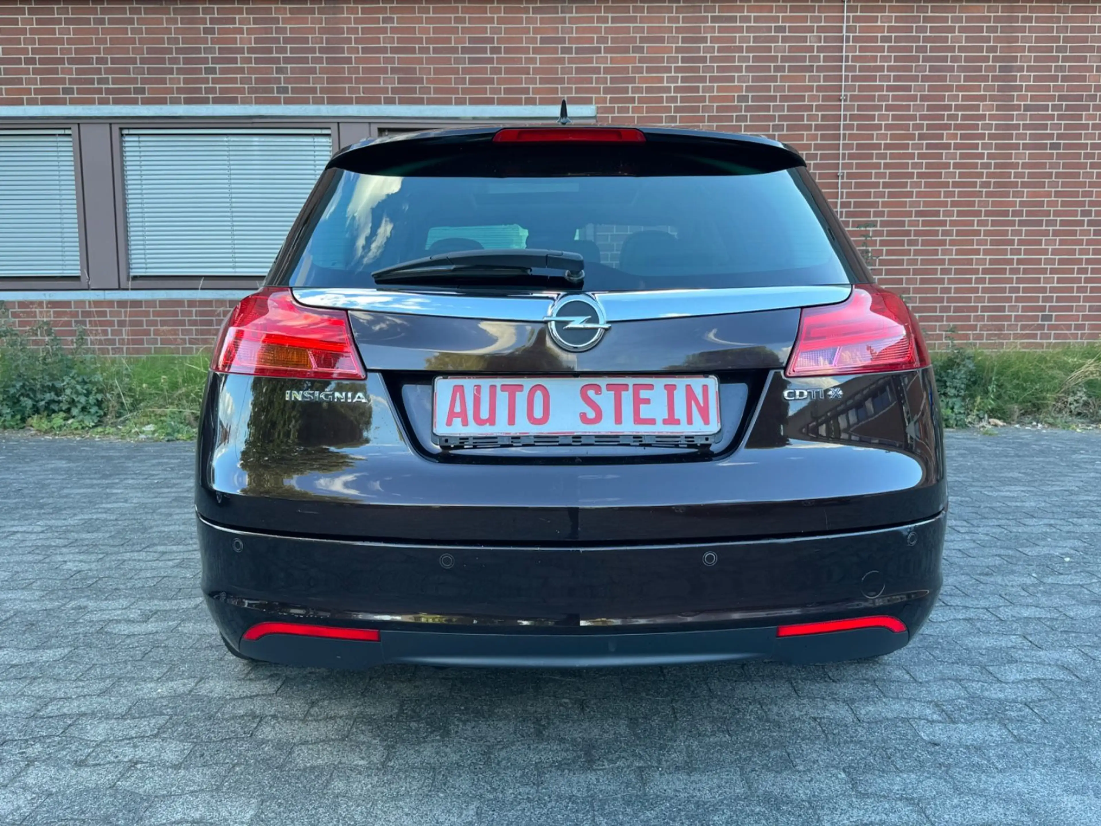 Opel Insignia A Sports Tourer 4x4 *LEDER*PANO*TEMPO* — photo 6