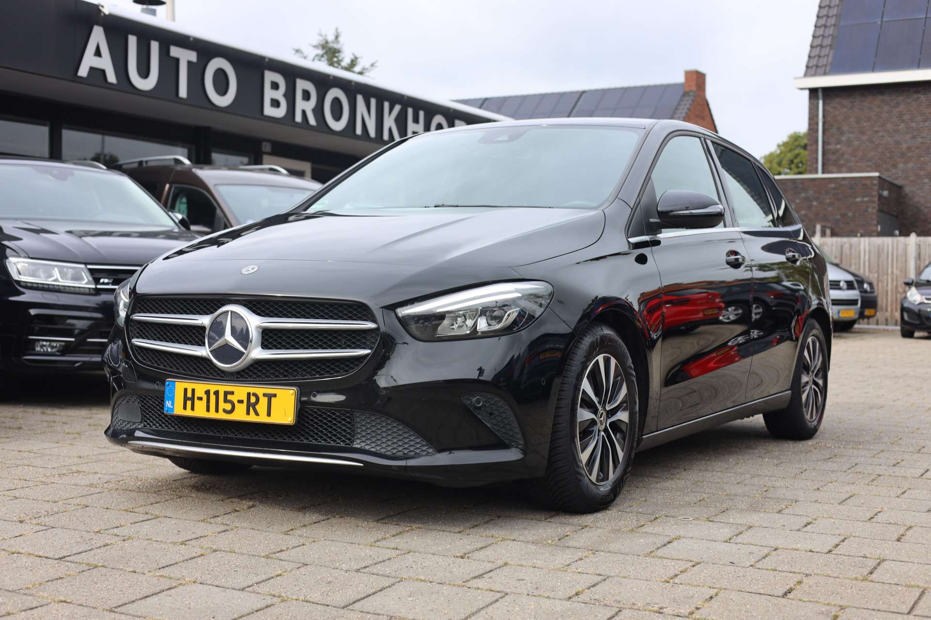 Mercedes-Benz B 180