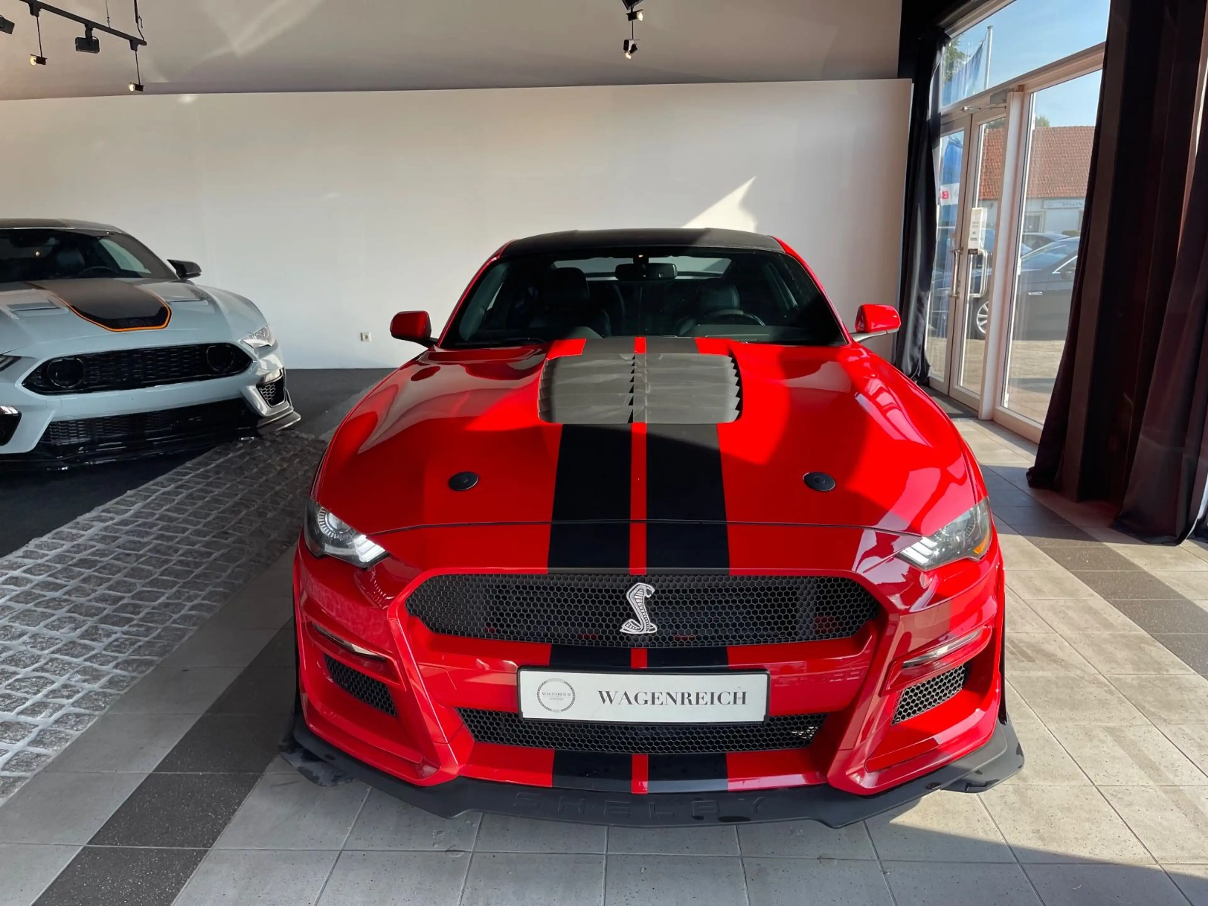 Ford Mustang GT Fastback — photo 2