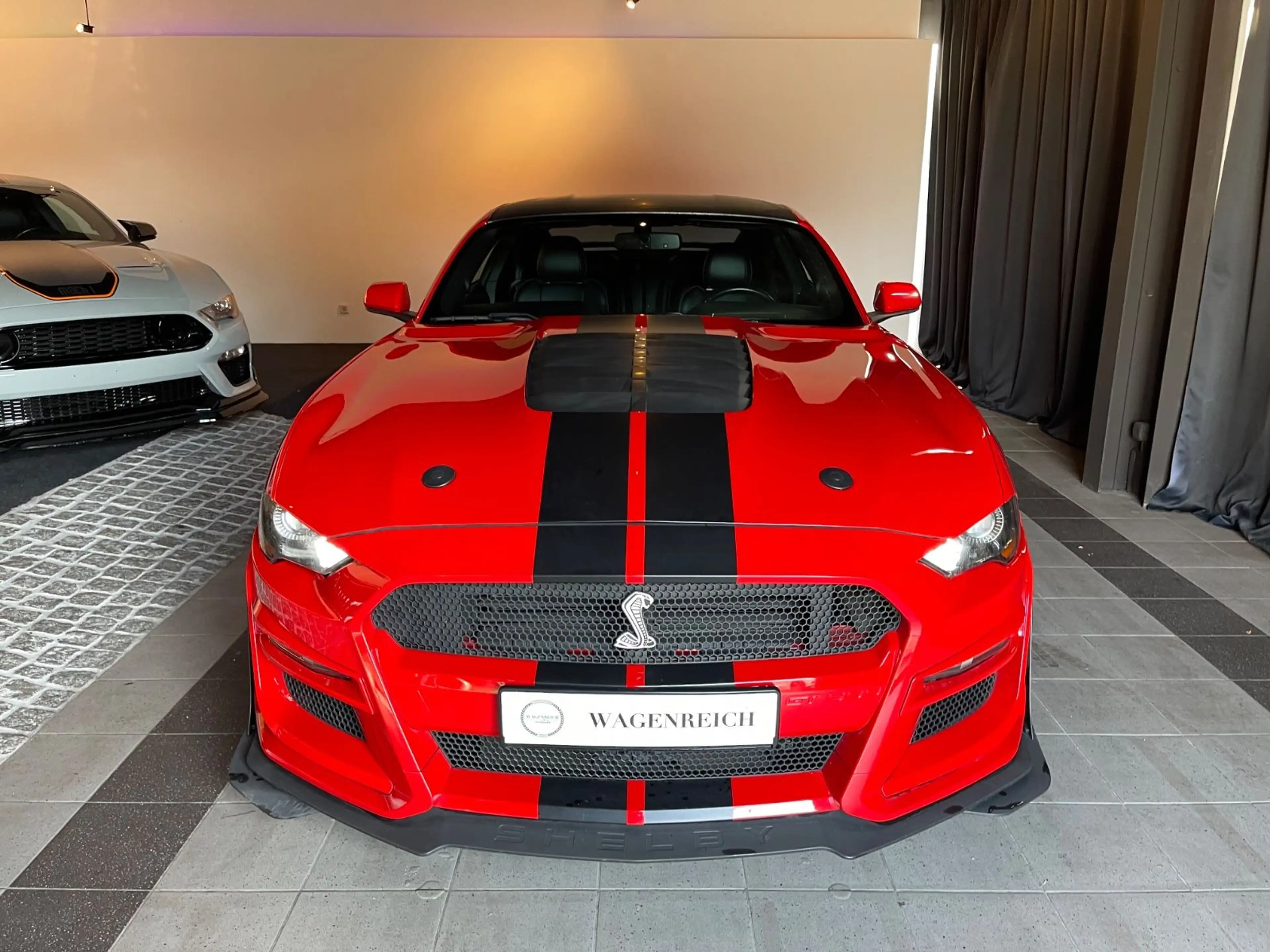 Ford Mustang GT Fastback — photo 11