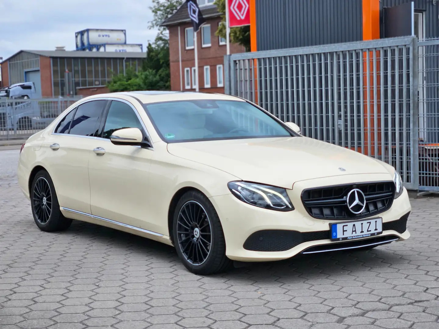 Mercedes-Benz E 220 E 220 d Avantgarde Navi Kamera Schiebedach LED TOP Beige - 1