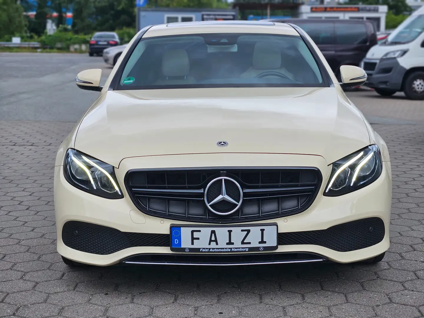Mercedes-Benz E 220 E 220 d Avantgarde Navi Kamera Schiebedach LED TOP Beige - 2