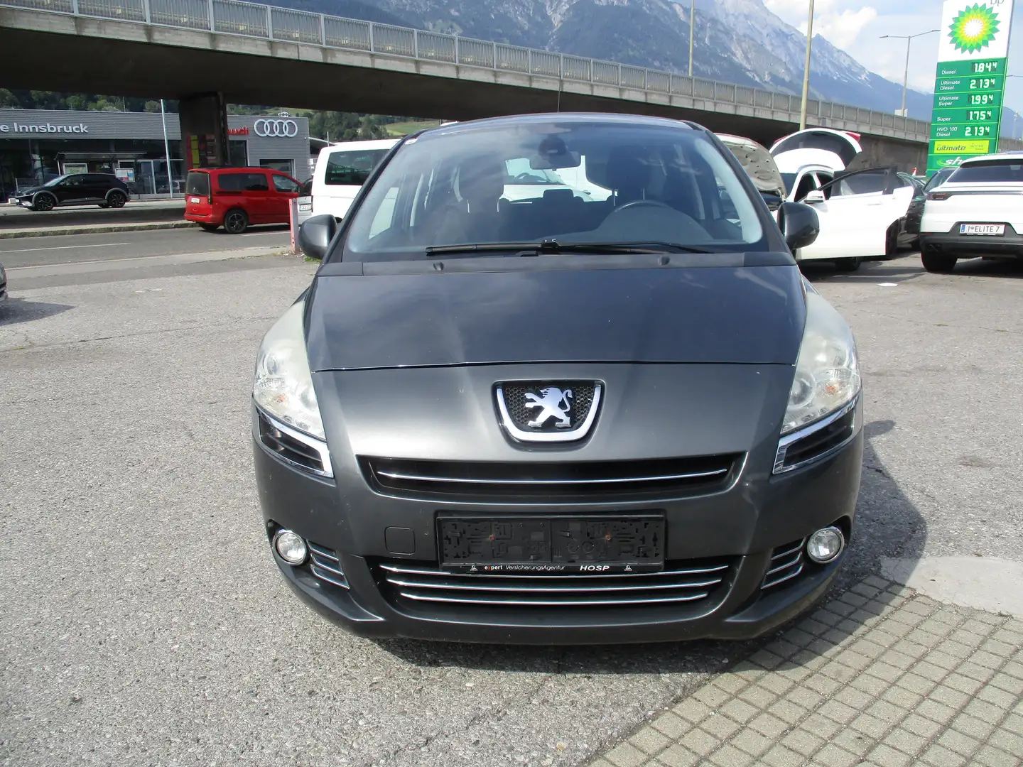 Peugeot 5008 Active Grau - 2