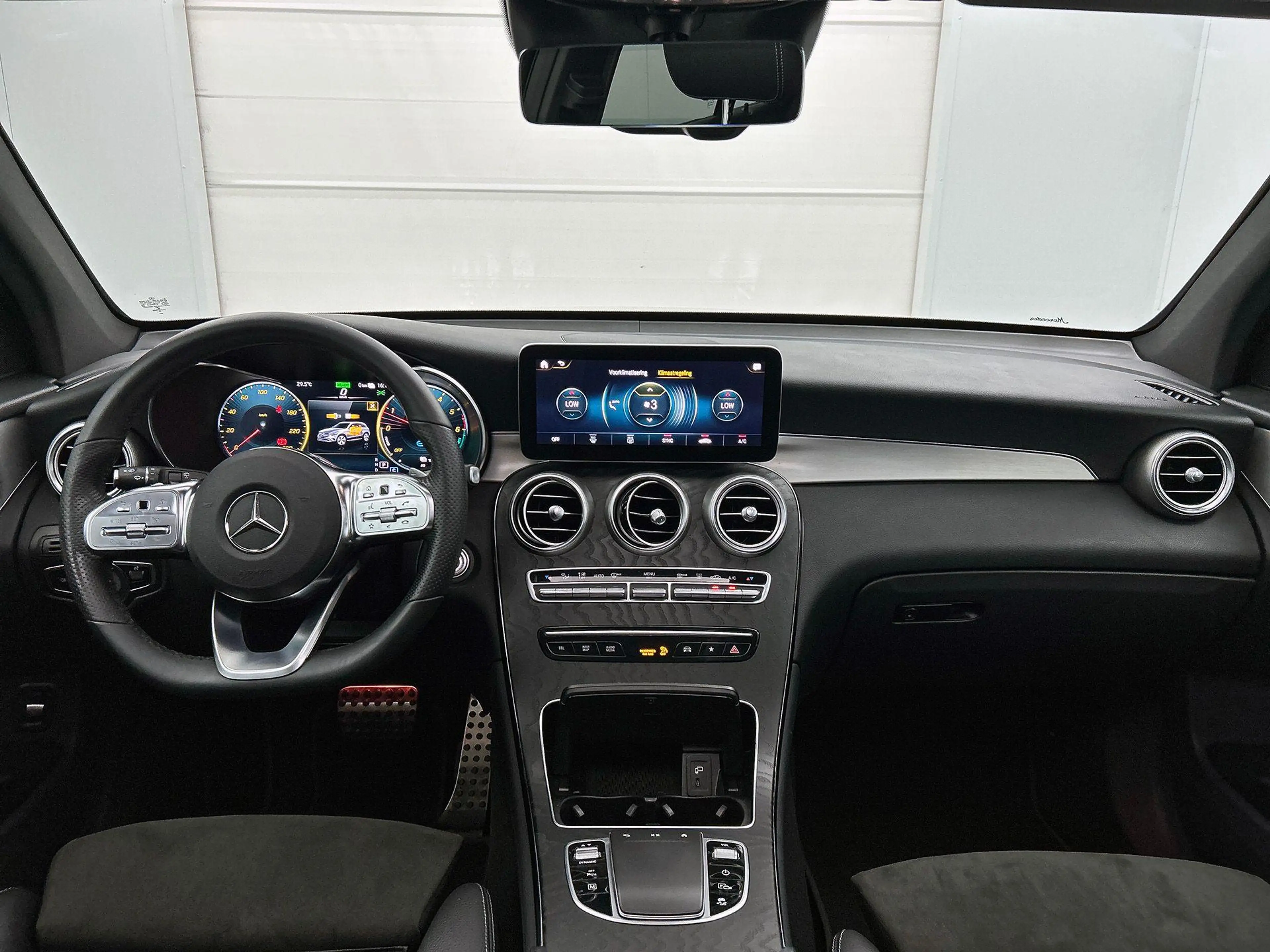 Mercedes-Benz GLC 300 DE 4MATIC SUV AMG Line | Panoramisch Dak | Trekhaa — photo 3