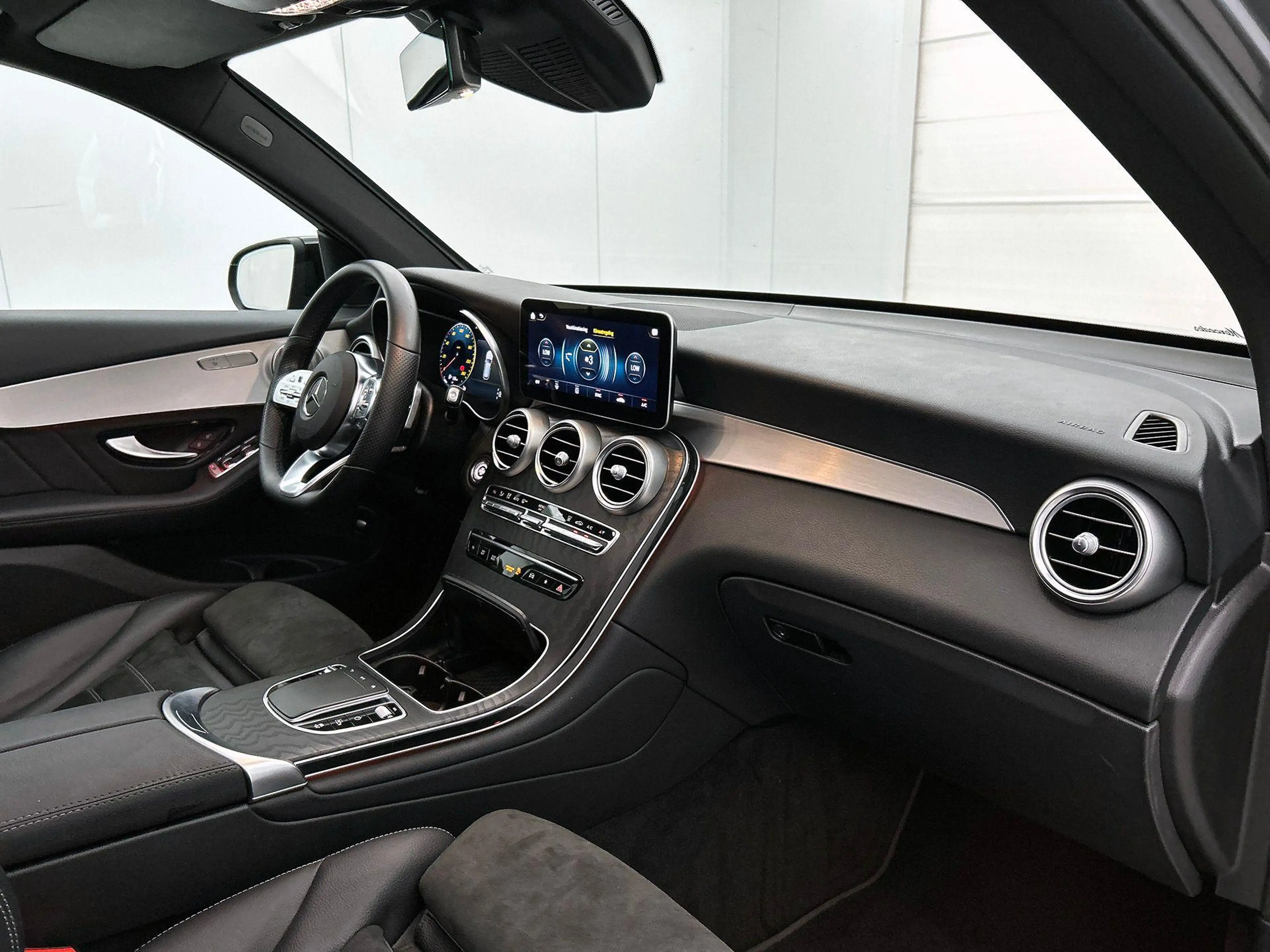 Mercedes-Benz GLC 300 DE 4MATIC SUV AMG Line | Panoramisch Dak | Trekhaa — photo 9