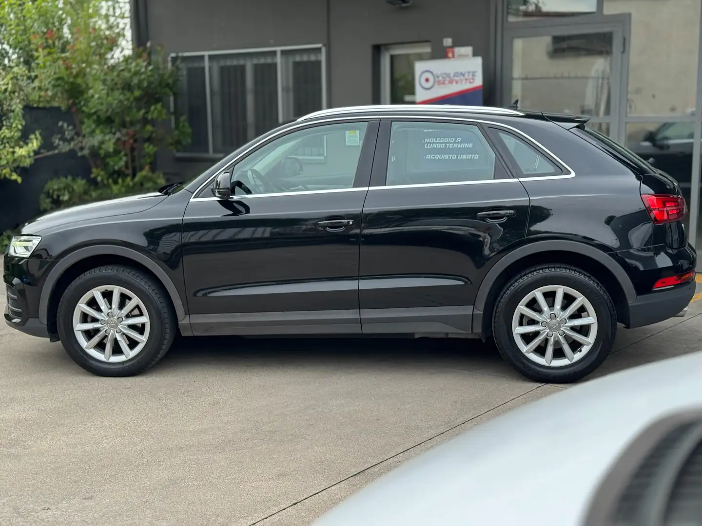 Audi Q3 2.0 tdi 150cv MANUALE Nero - 2