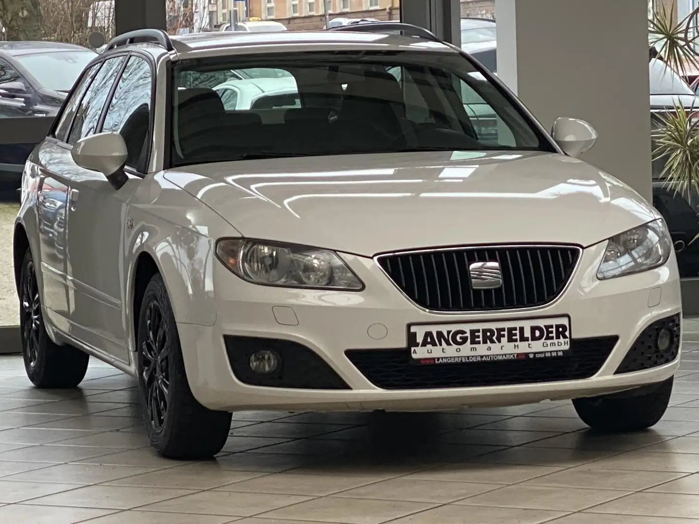SEAT Exeo Exeo ST 1.6 Reference*TPM*BT*SHZ*LMF*MFL*TOUCH Weiß - 1