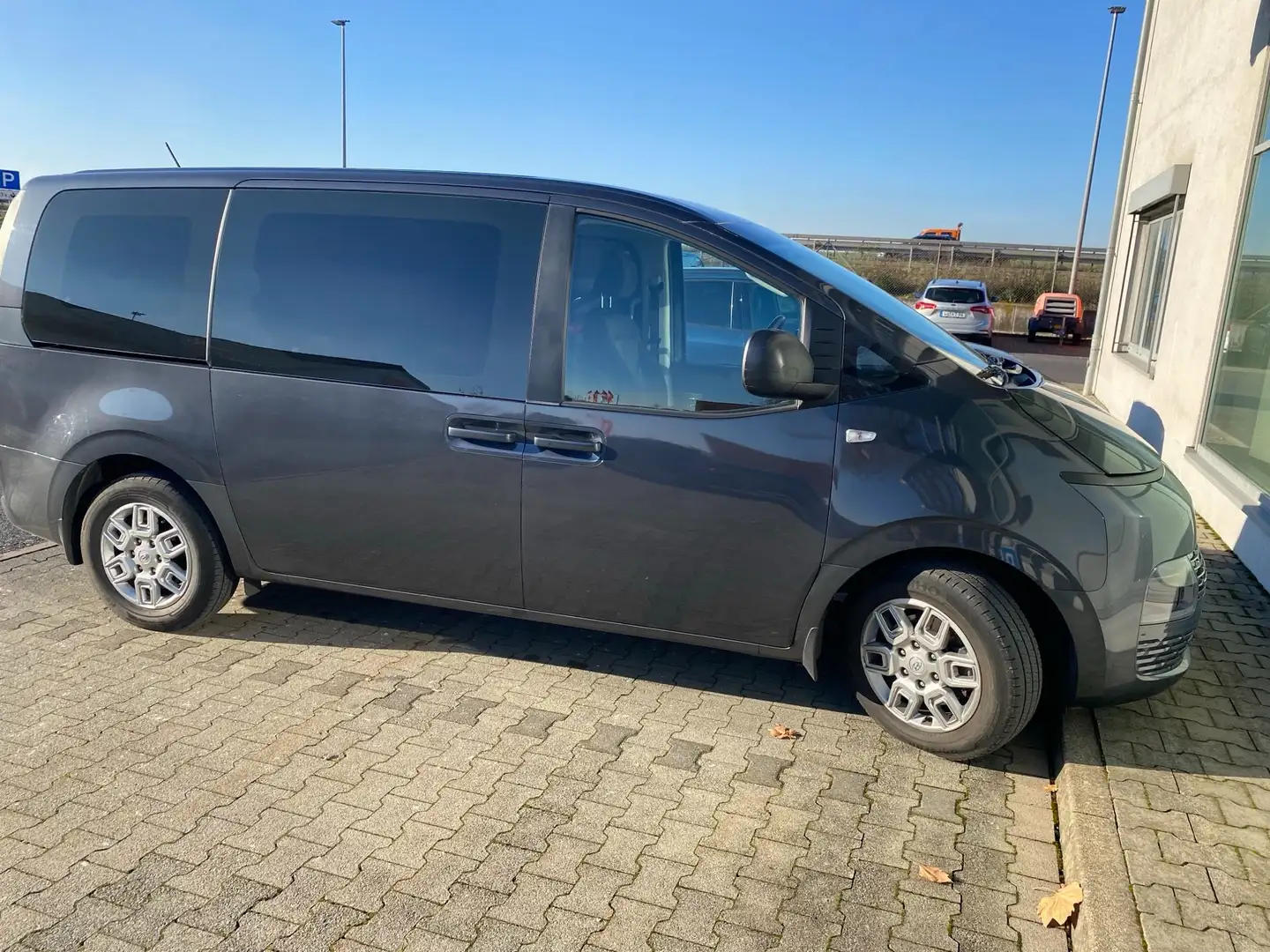 Hyundai STARIA STARIA 2.2 CRDi Signature Gris - 2