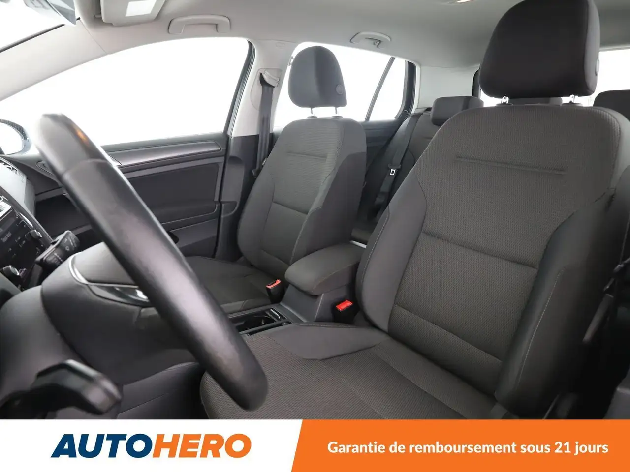 Volkswagen Golf Standard Model — photo 10