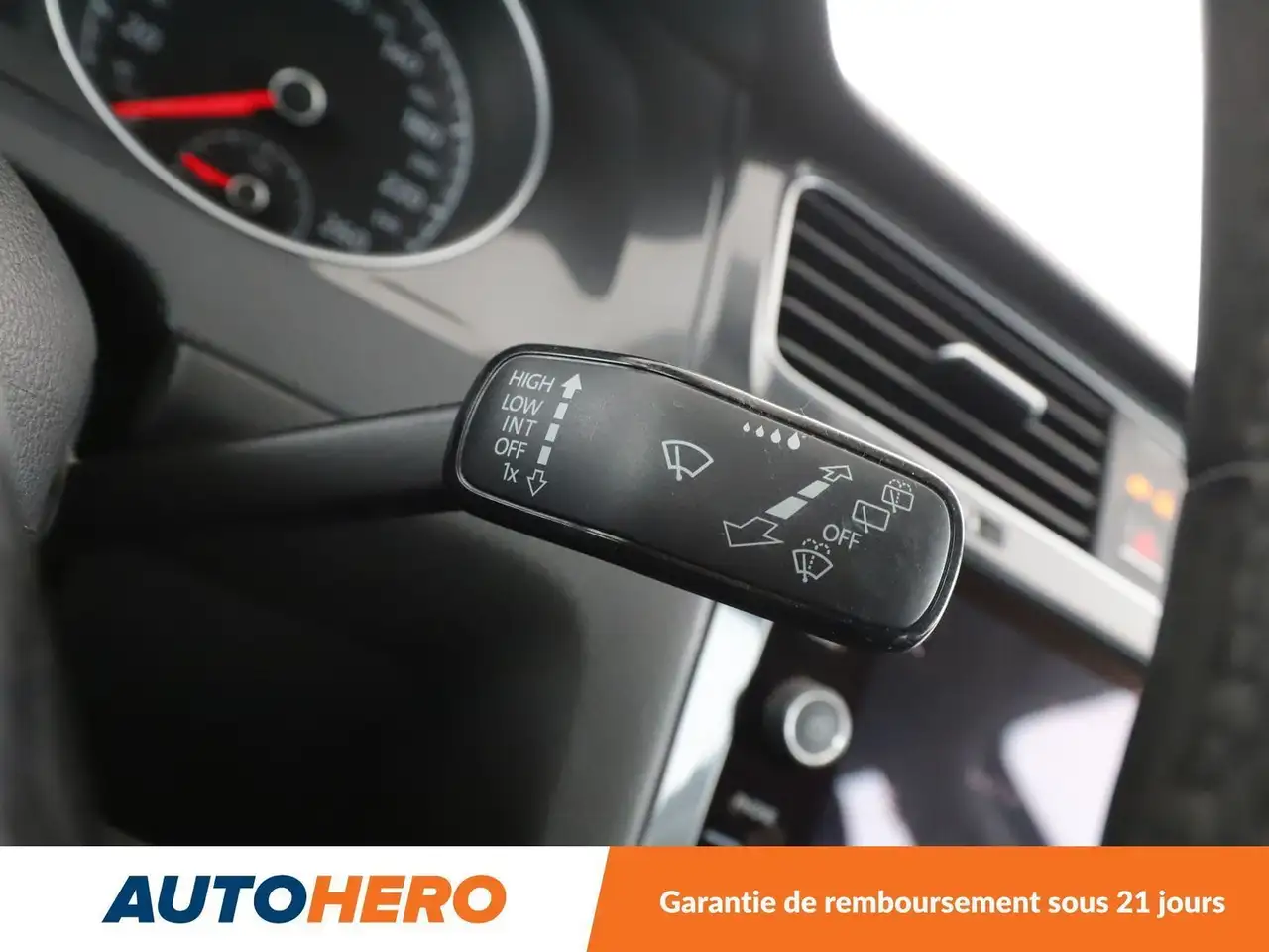 Volkswagen Golf Standard Model — photo 28