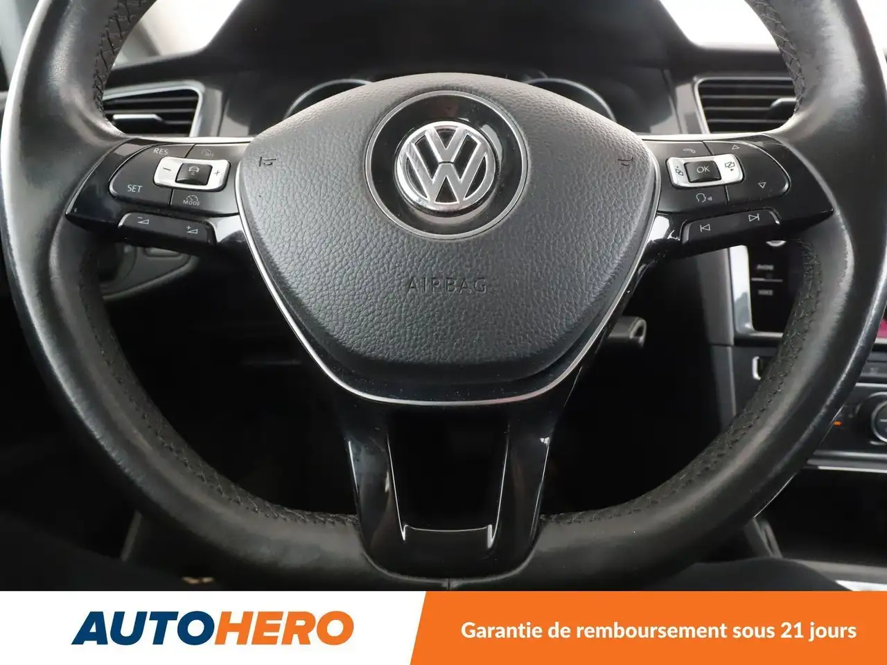 Volkswagen Golf Standard Model — photo 19