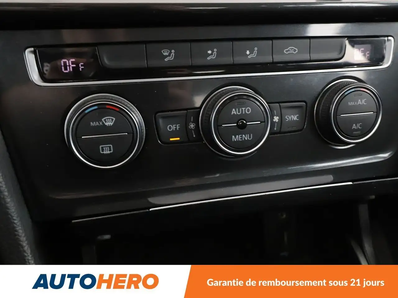 Volkswagen Golf Standard Model — photo 26