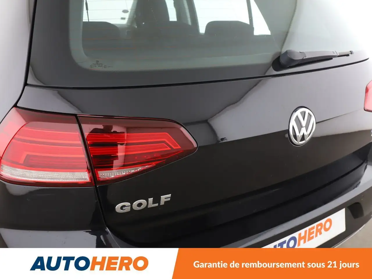 Volkswagen Golf Standard Model — photo 34