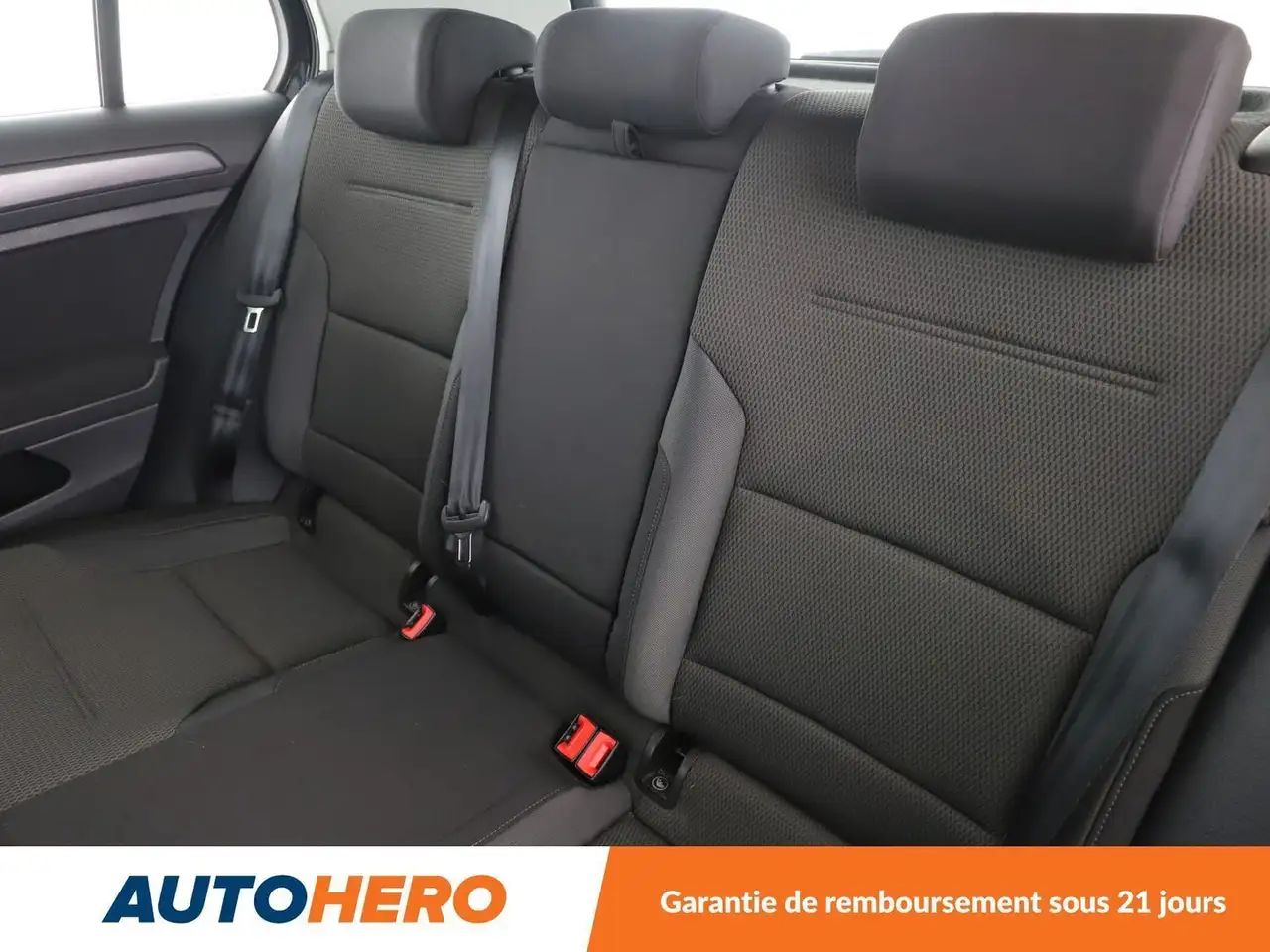 Volkswagen Golf Standard Model — photo 14